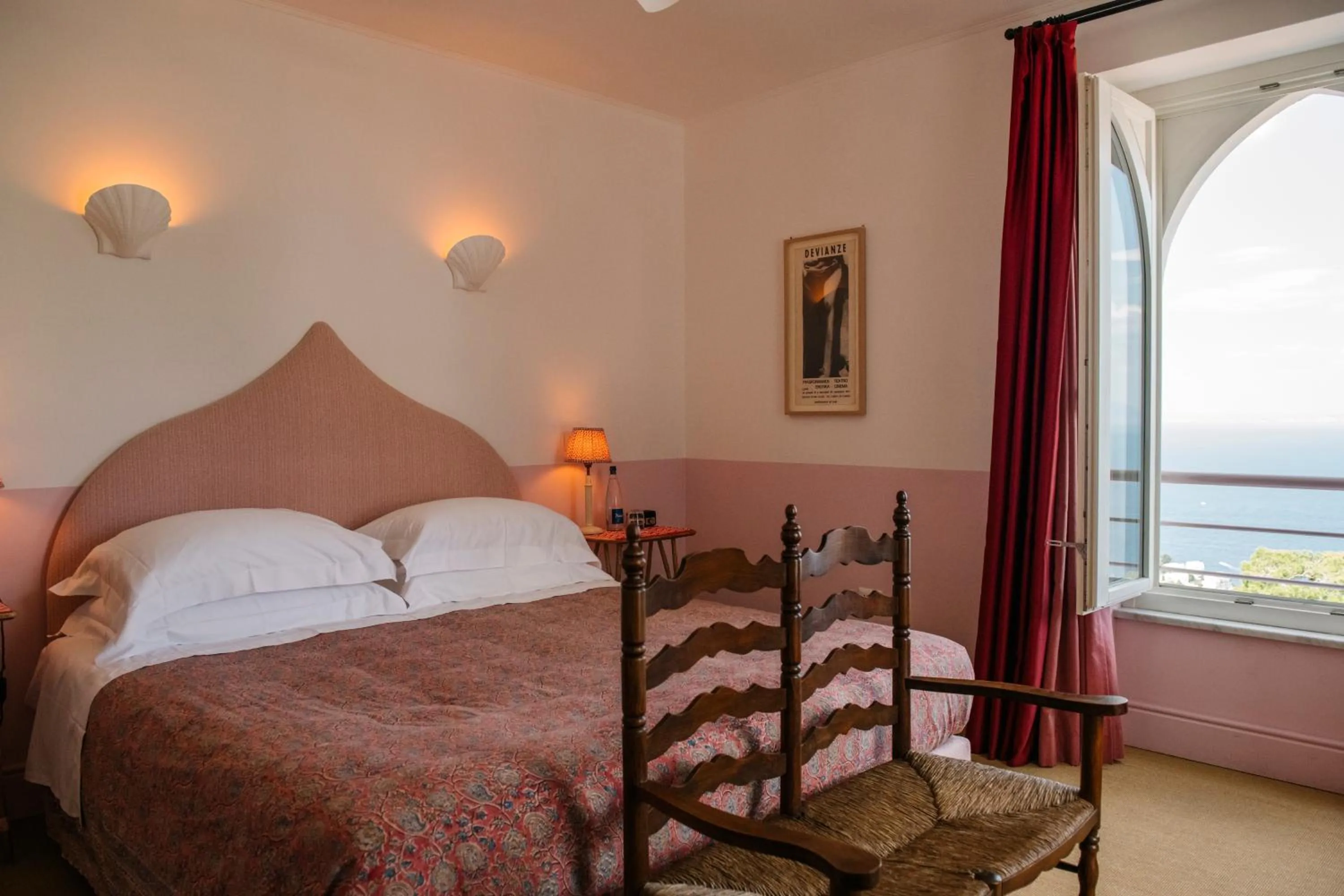 View (from property/room), Bed in Il Capri Hotel