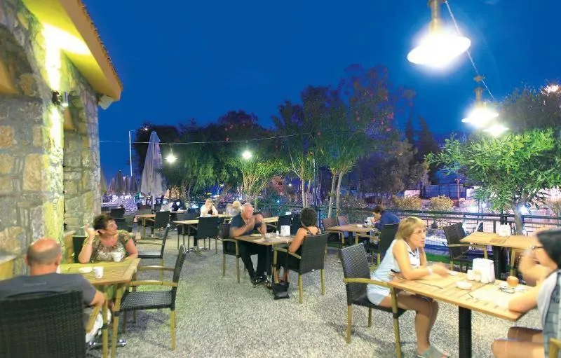 Restaurant/places to eat in Fortuna Beach Hotel