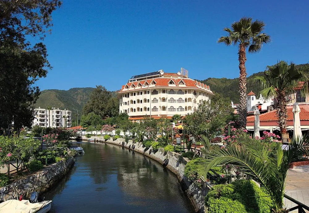 Facade/entrance in Fortuna Beach Hotel