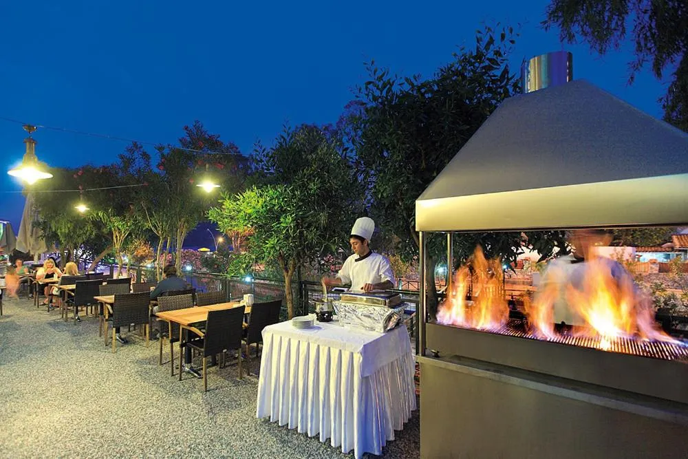 Restaurant/places to eat in Fortuna Beach Hotel