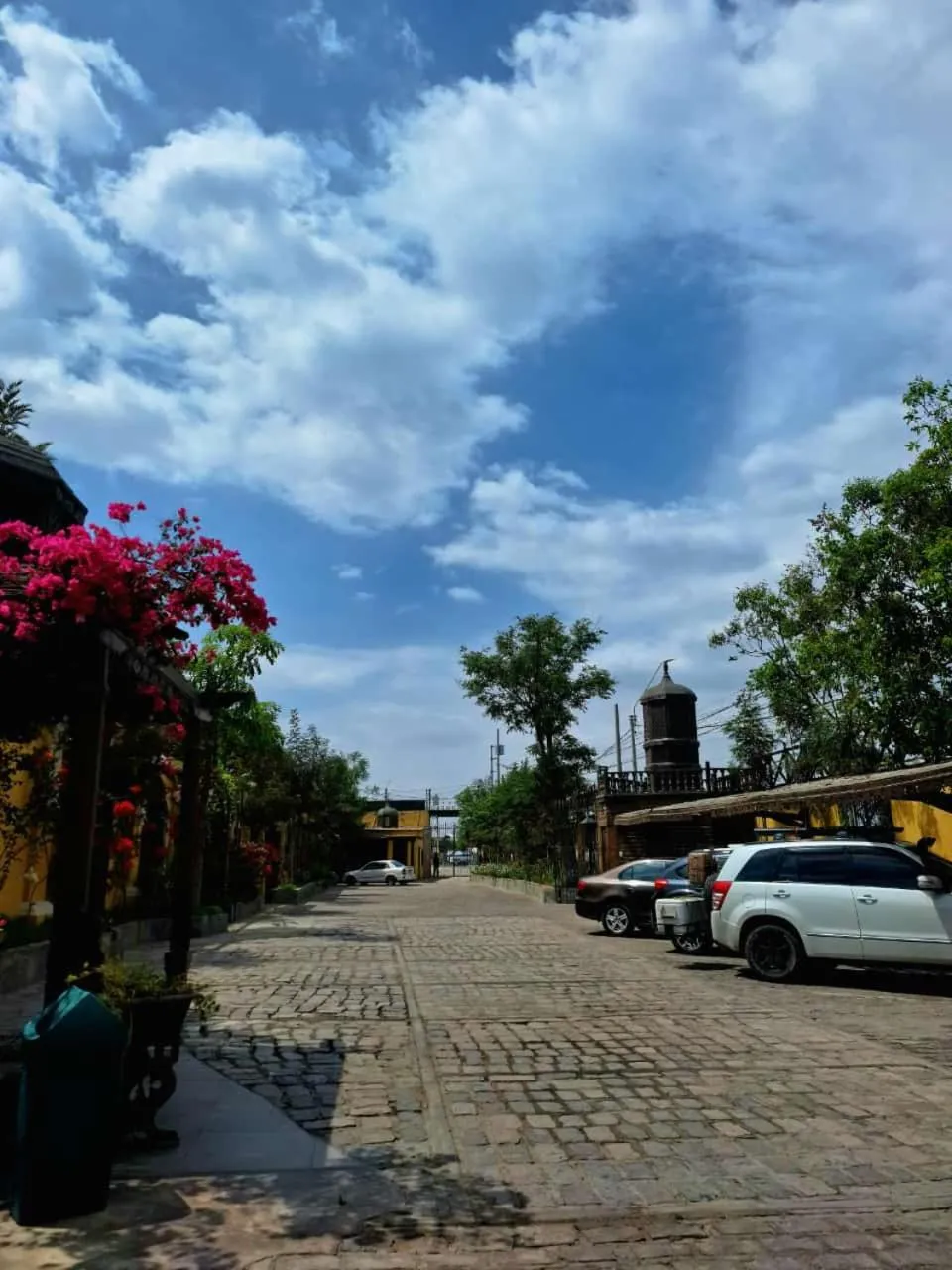 Parking in Hotel & Hacienda El Carmelo