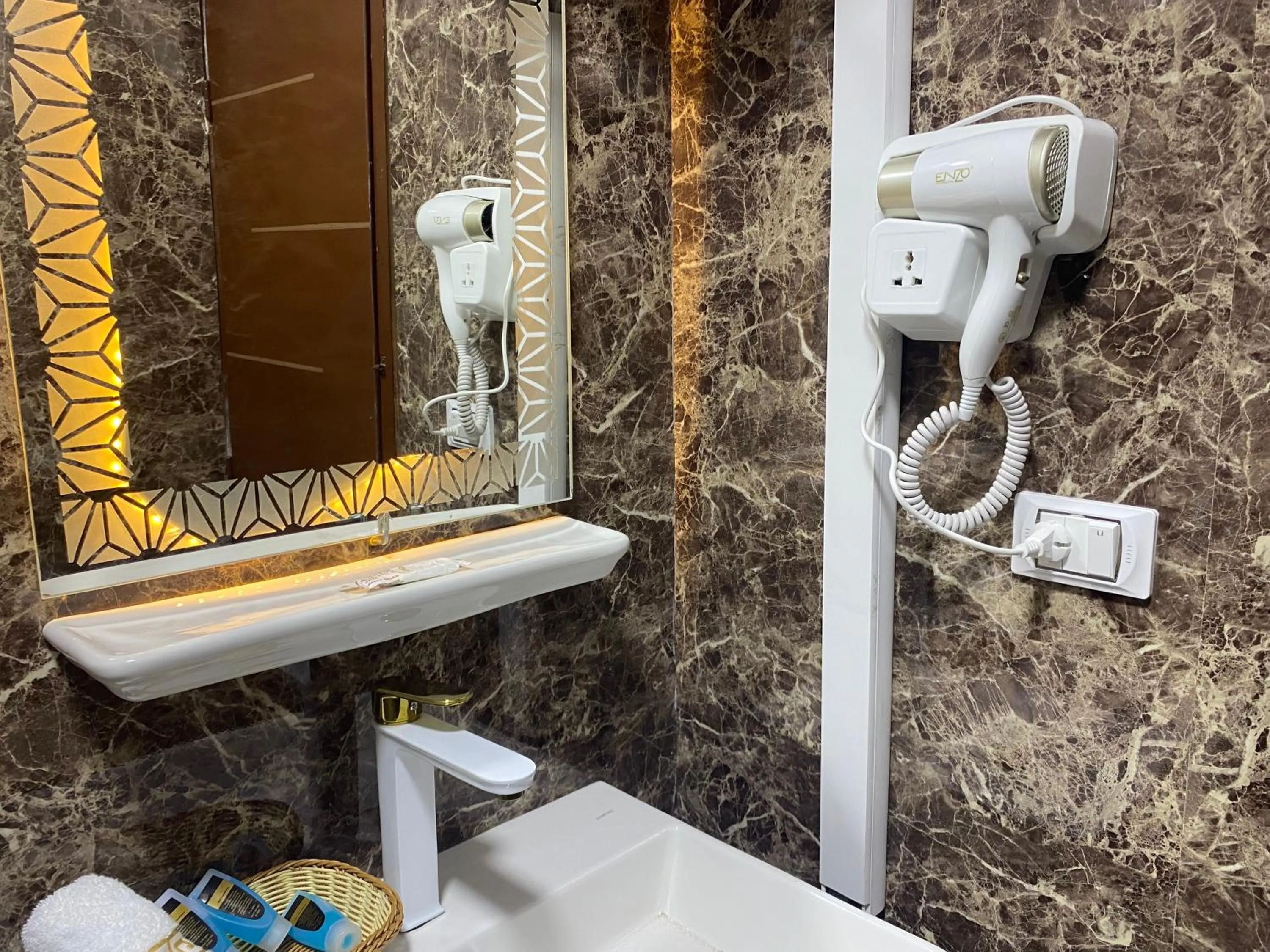 Shower in Golden Pyramids Inn