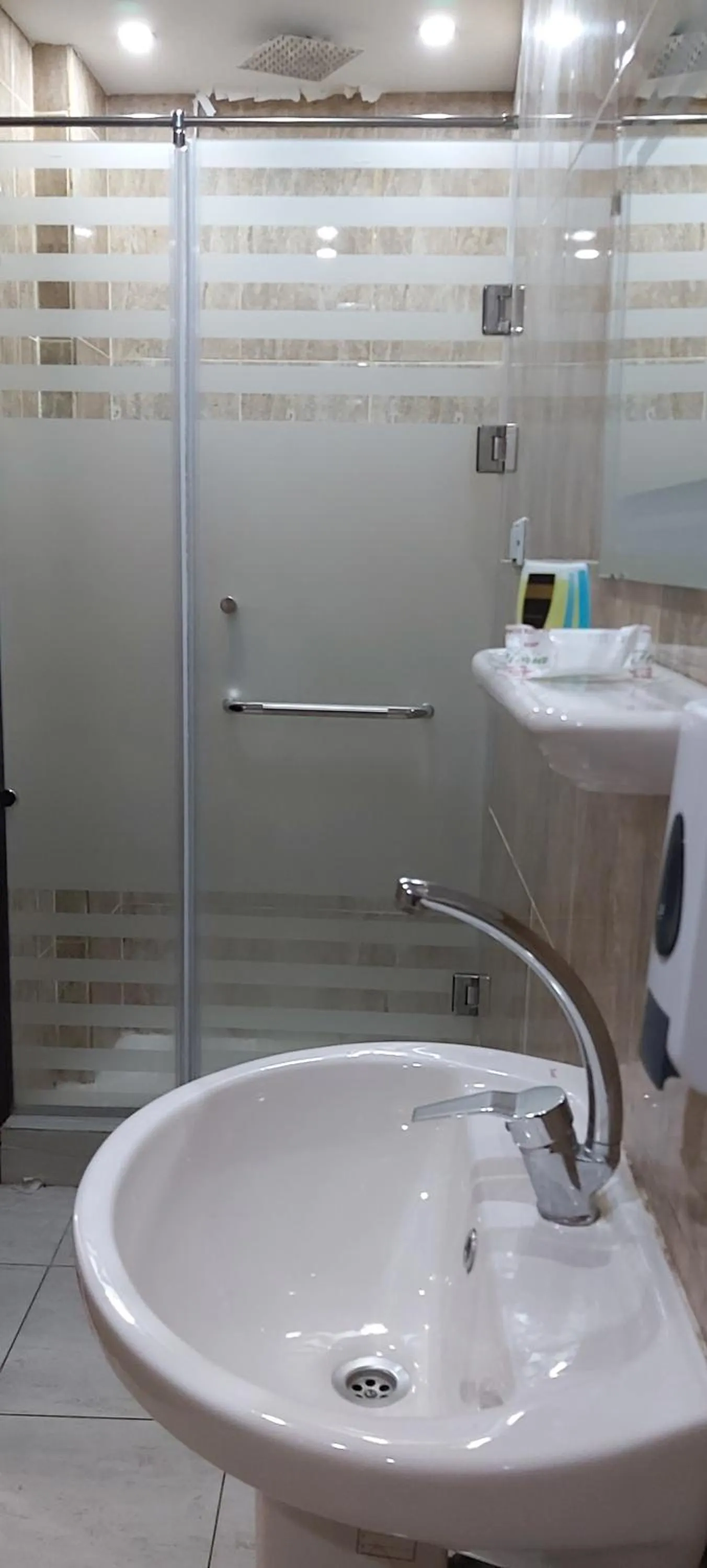 Shower in Golden Pyramids Inn