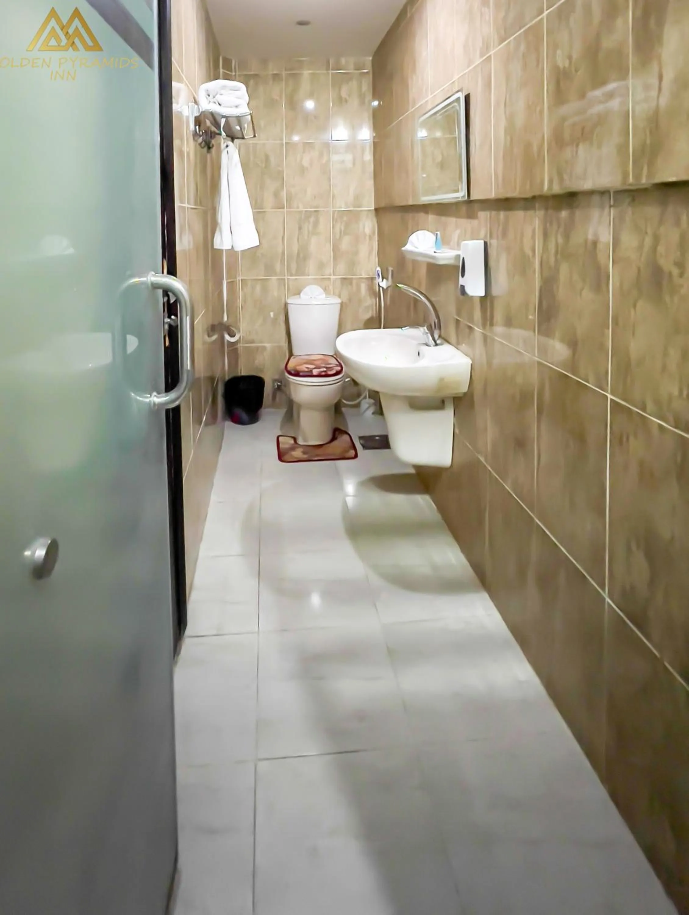 Shower in Golden Pyramids Inn