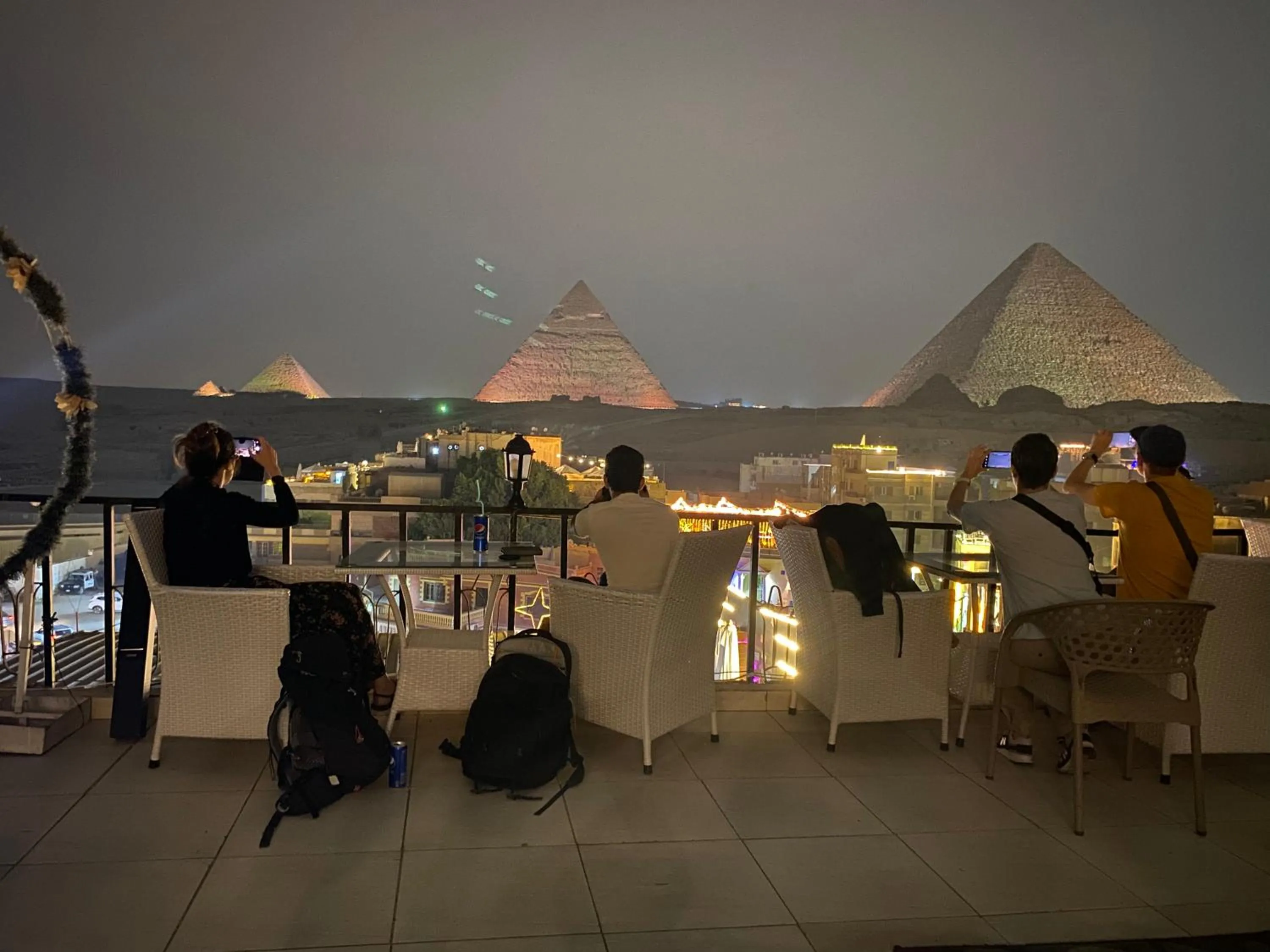 Restaurant/places to eat in Golden Pyramids Inn