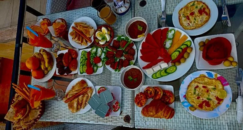 Breakfast in Golden Pyramids Inn