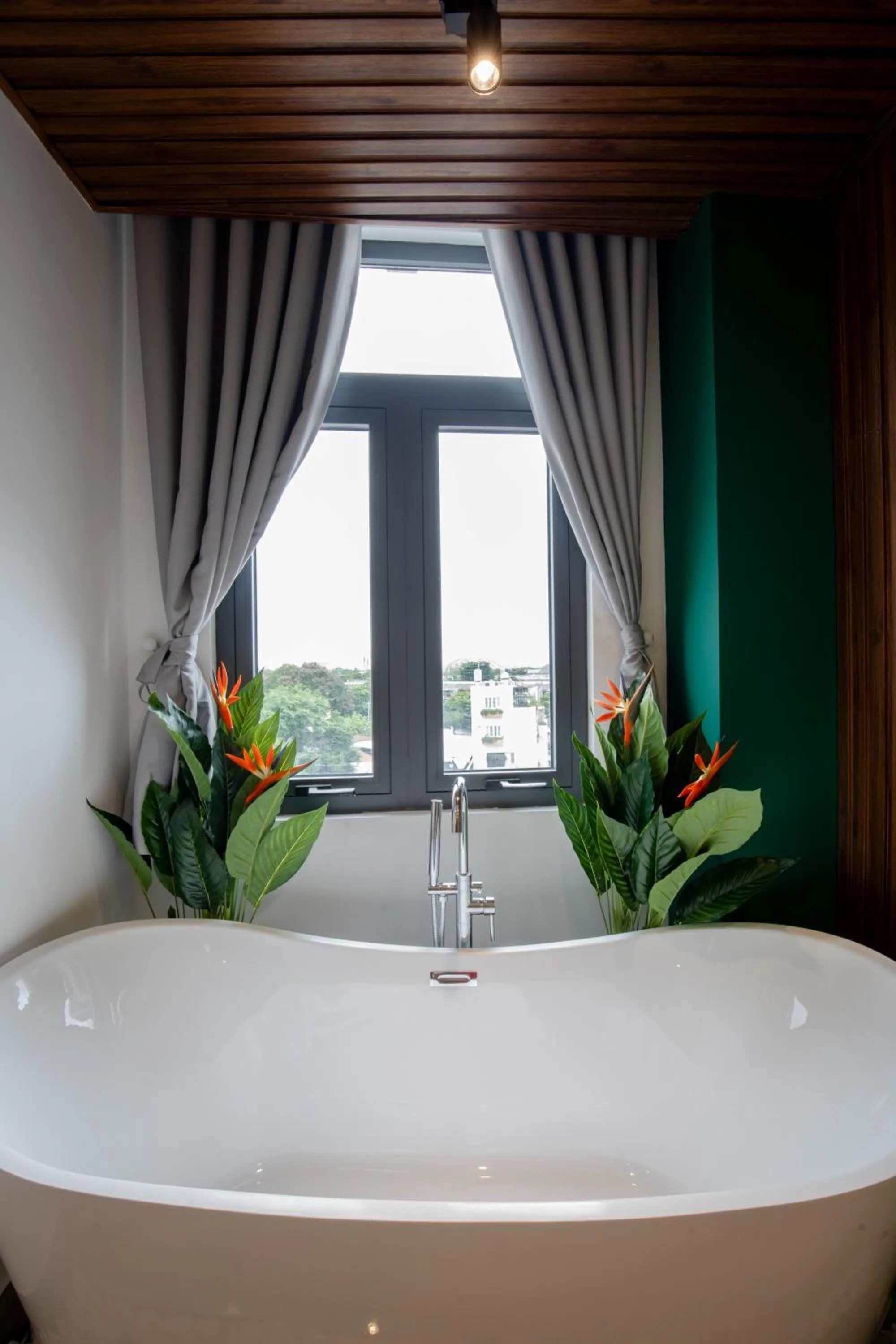 Bathroom in LÁ HOTEL RIVERSIDE