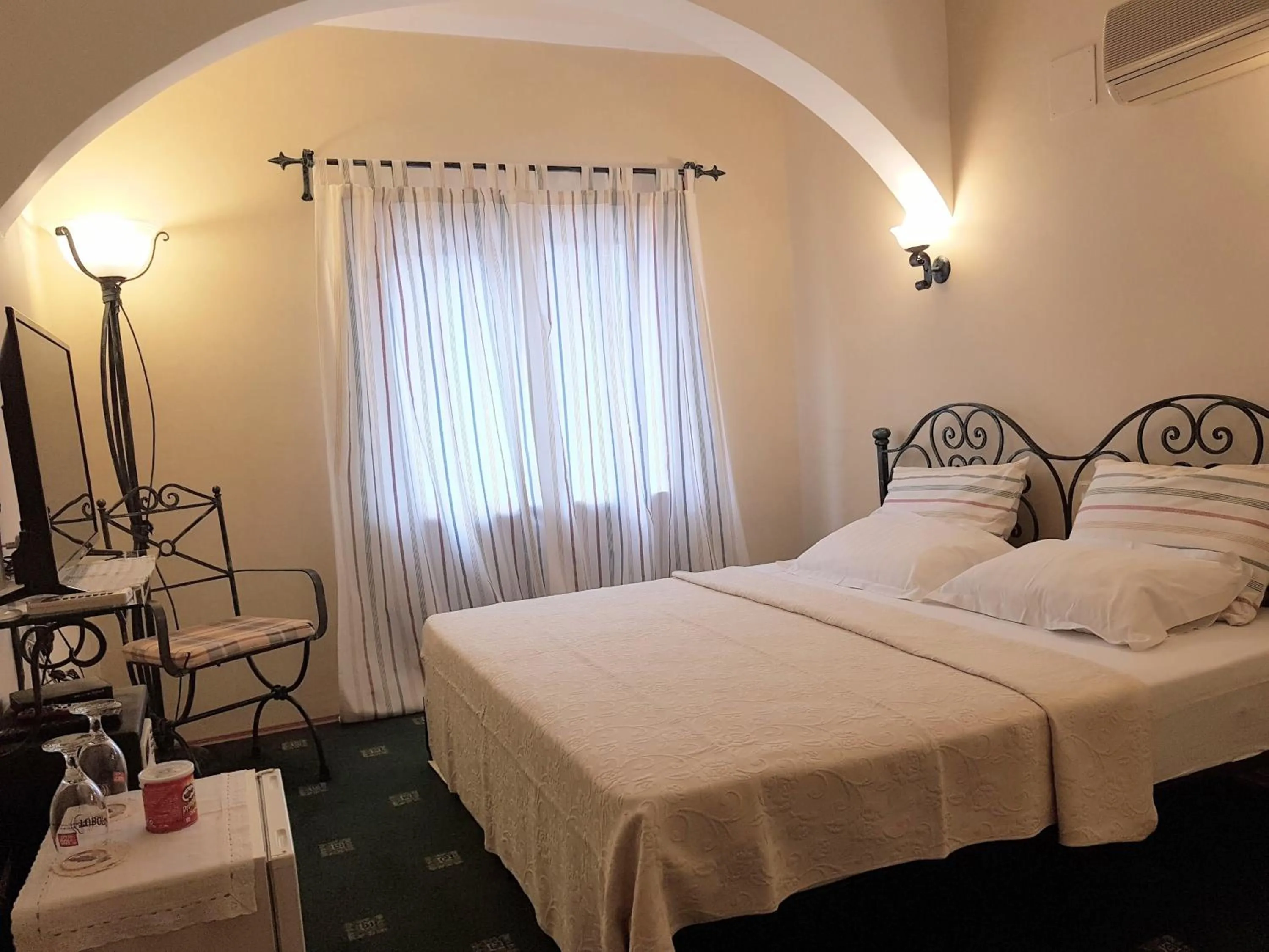 TV and multimedia in A&B Home Hotel