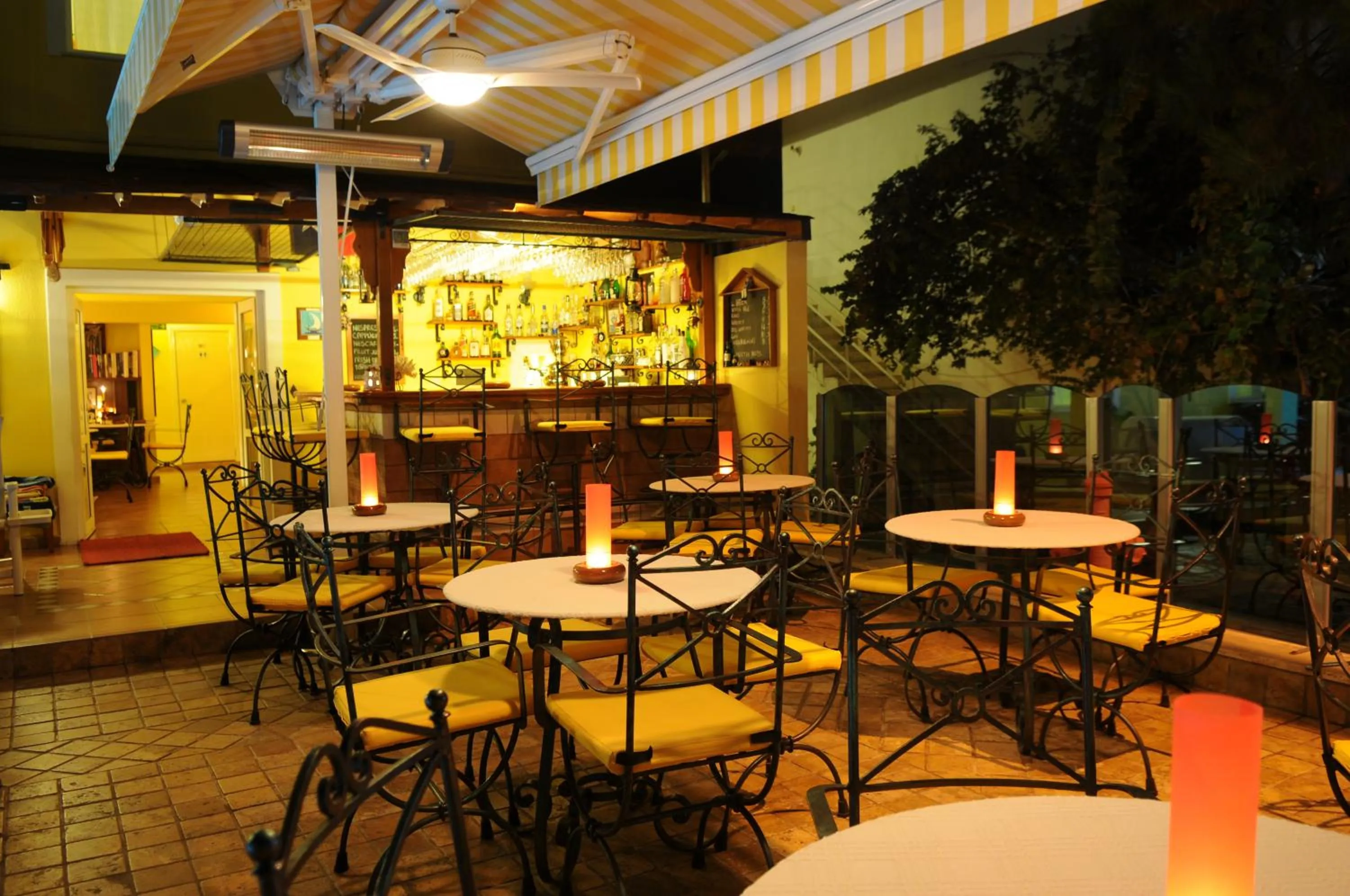 Lounge or bar in A&B Home Hotel