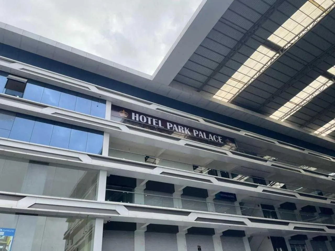 Facade/entrance in Hotel O Park Palace