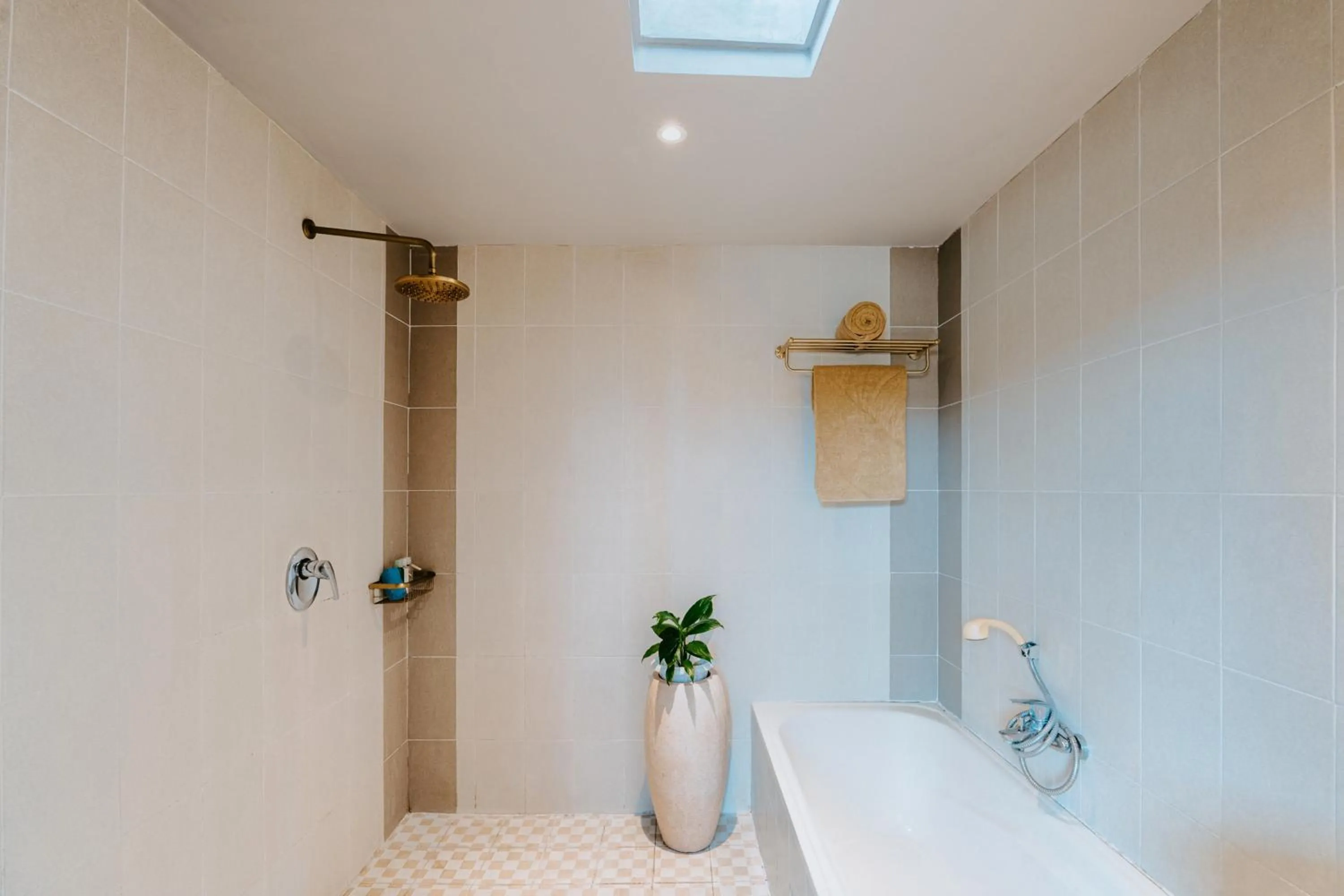 Bath in Lokasari Retreat