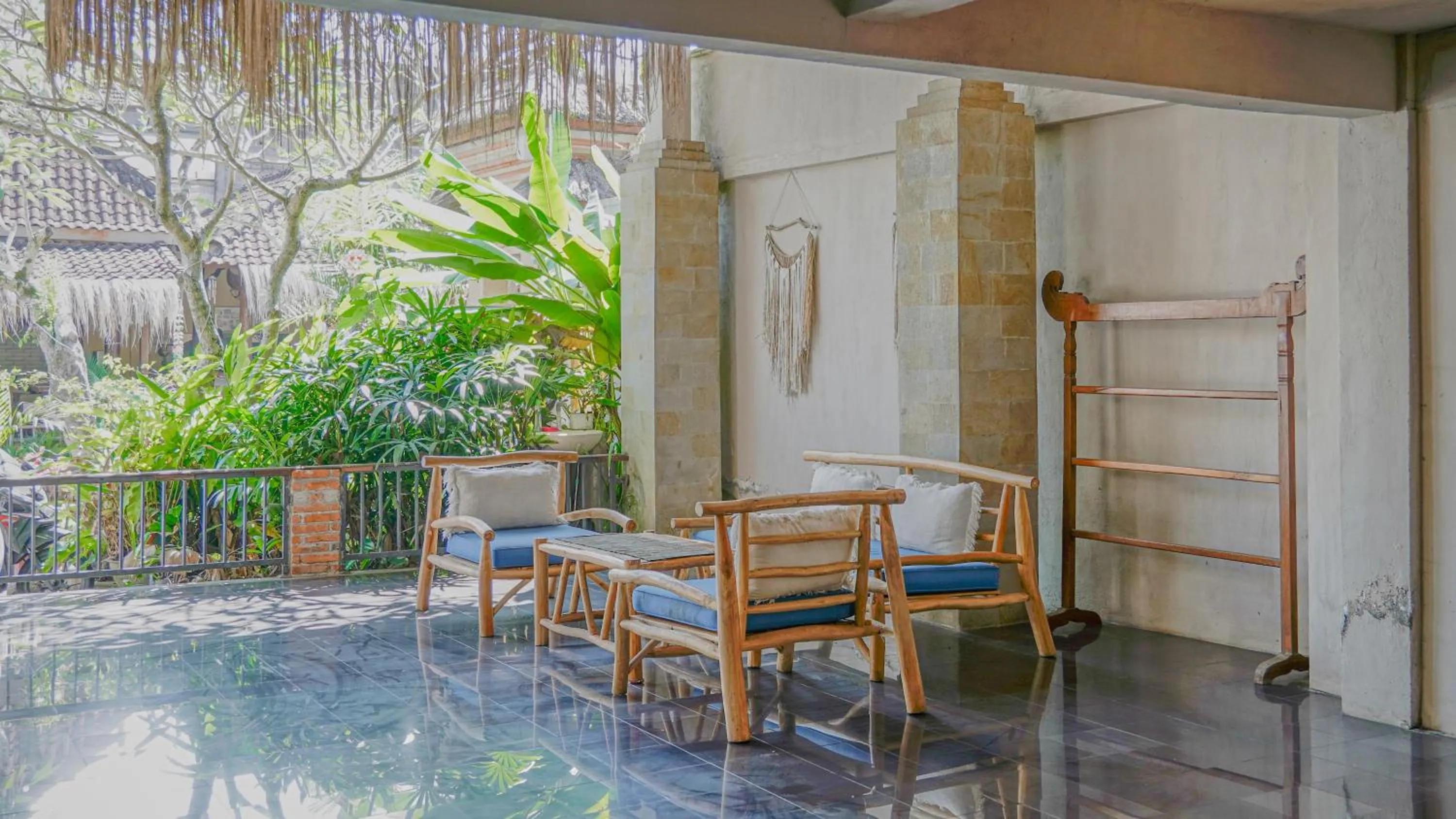 Lobby or reception in Lokasari Retreat