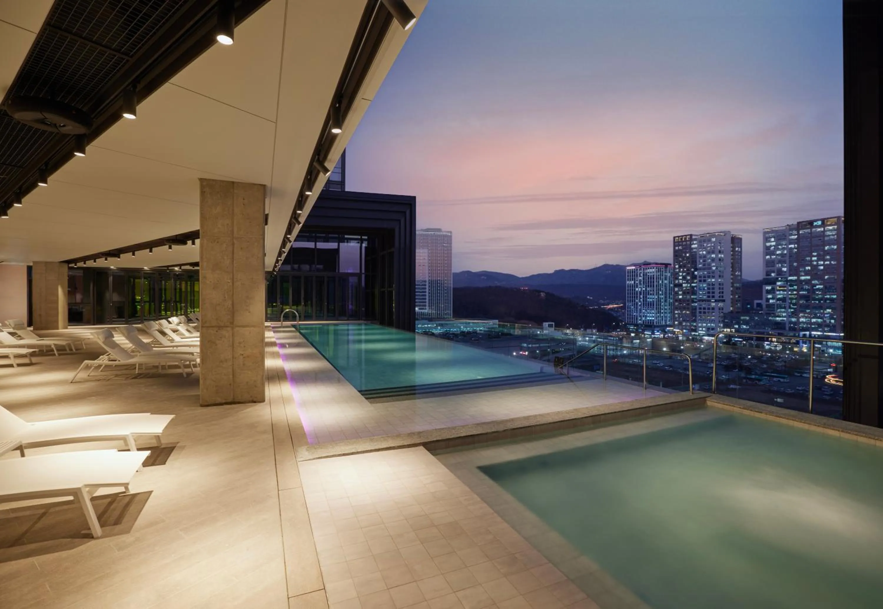 Swimming pool in Take Hotel Seoul Gwangmyeong