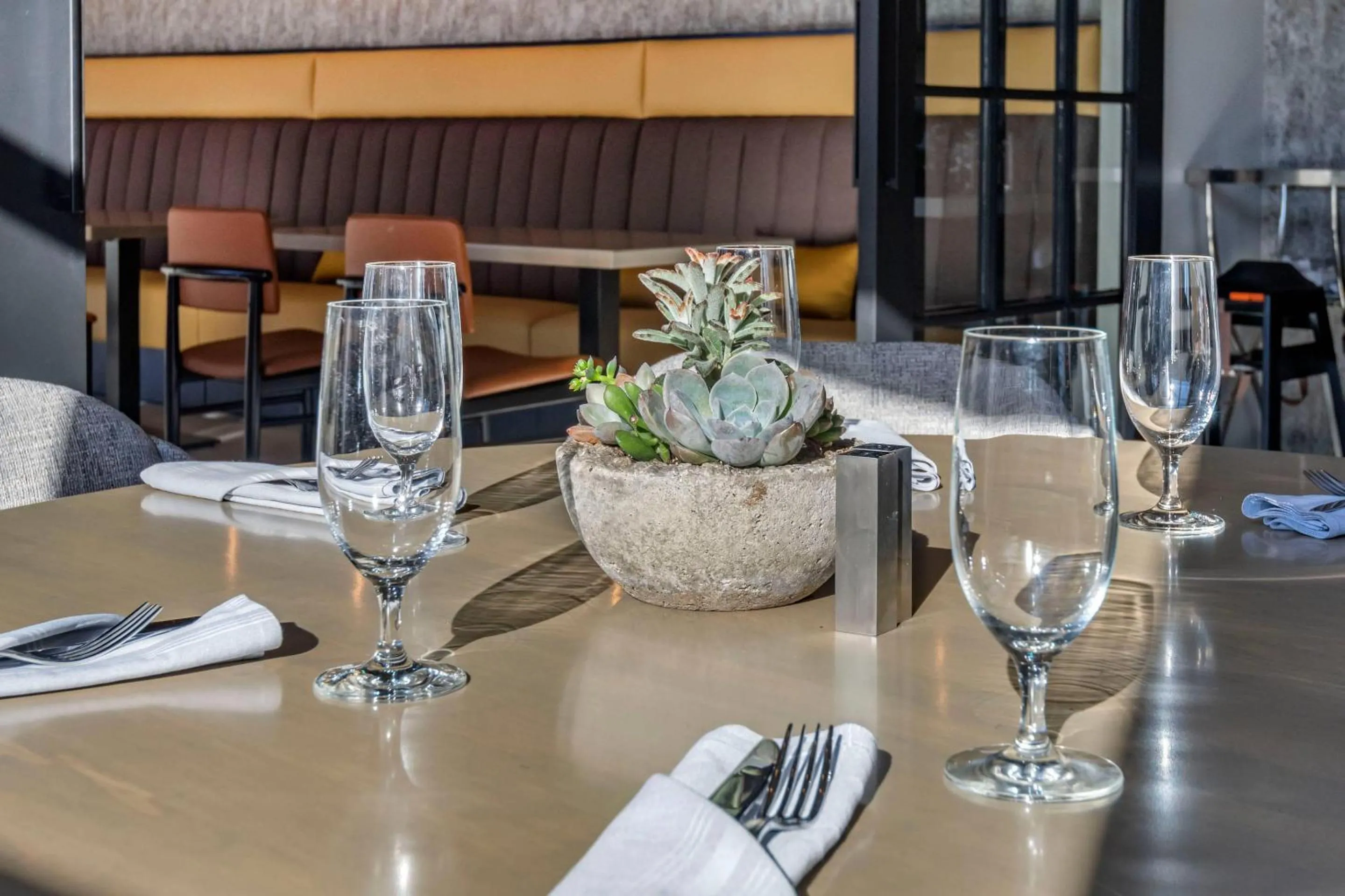 Restaurant/places to eat in Cambria Hotel Portland Downtown Old Port