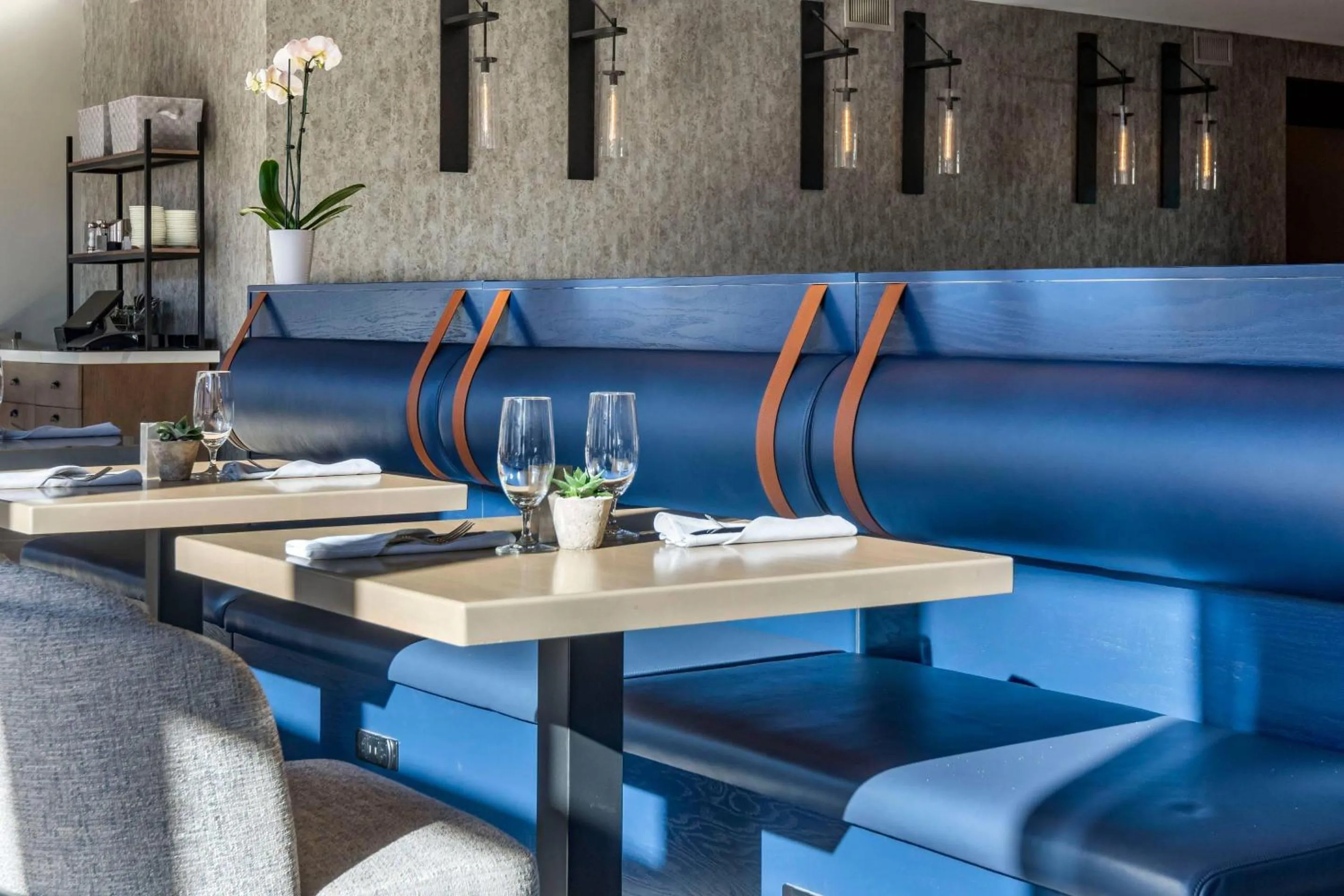 Restaurant/places to eat in Cambria Hotel Portland Downtown Old Port