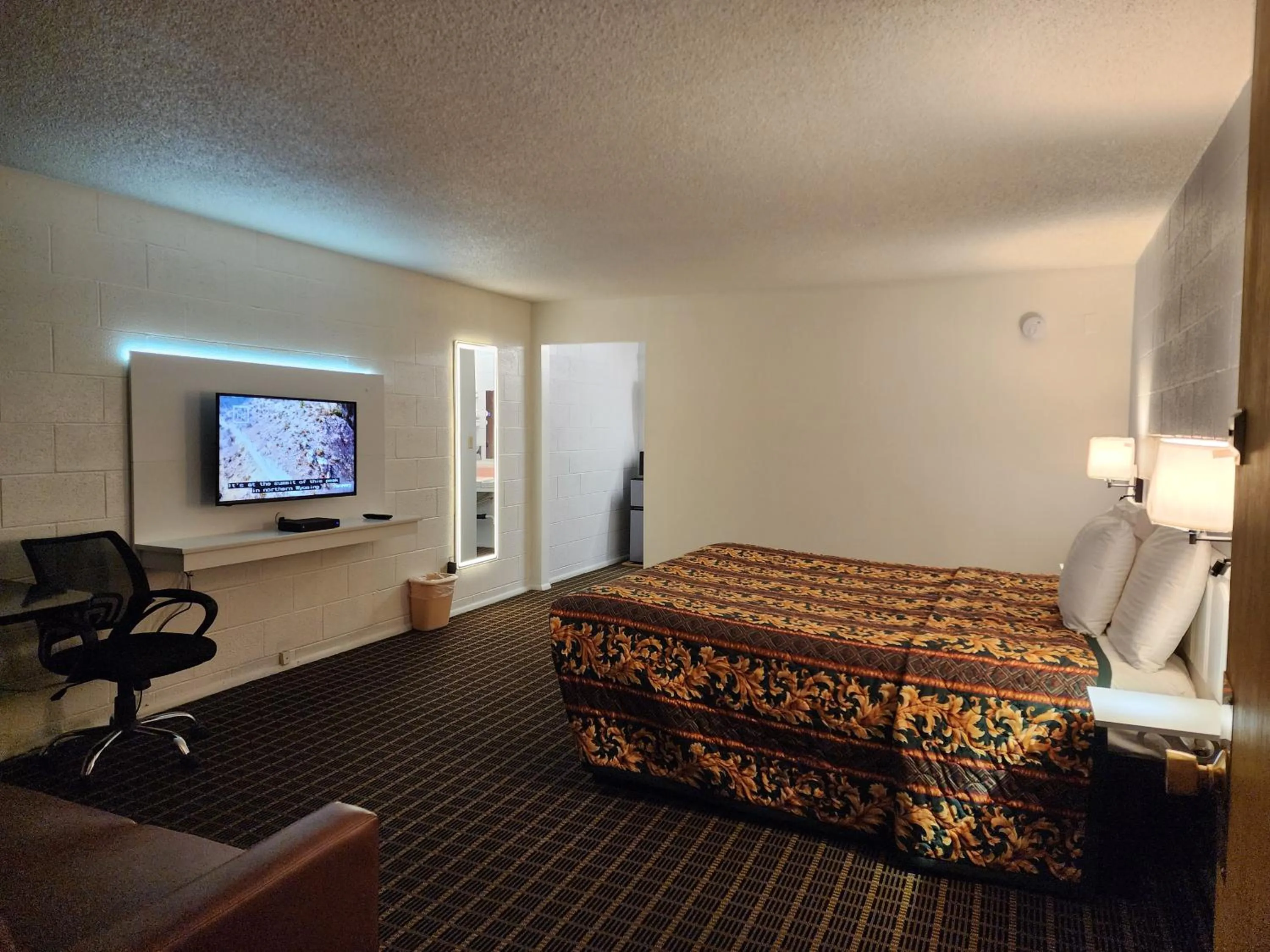 Photo of the whole room, Bed in Holiday Lodge