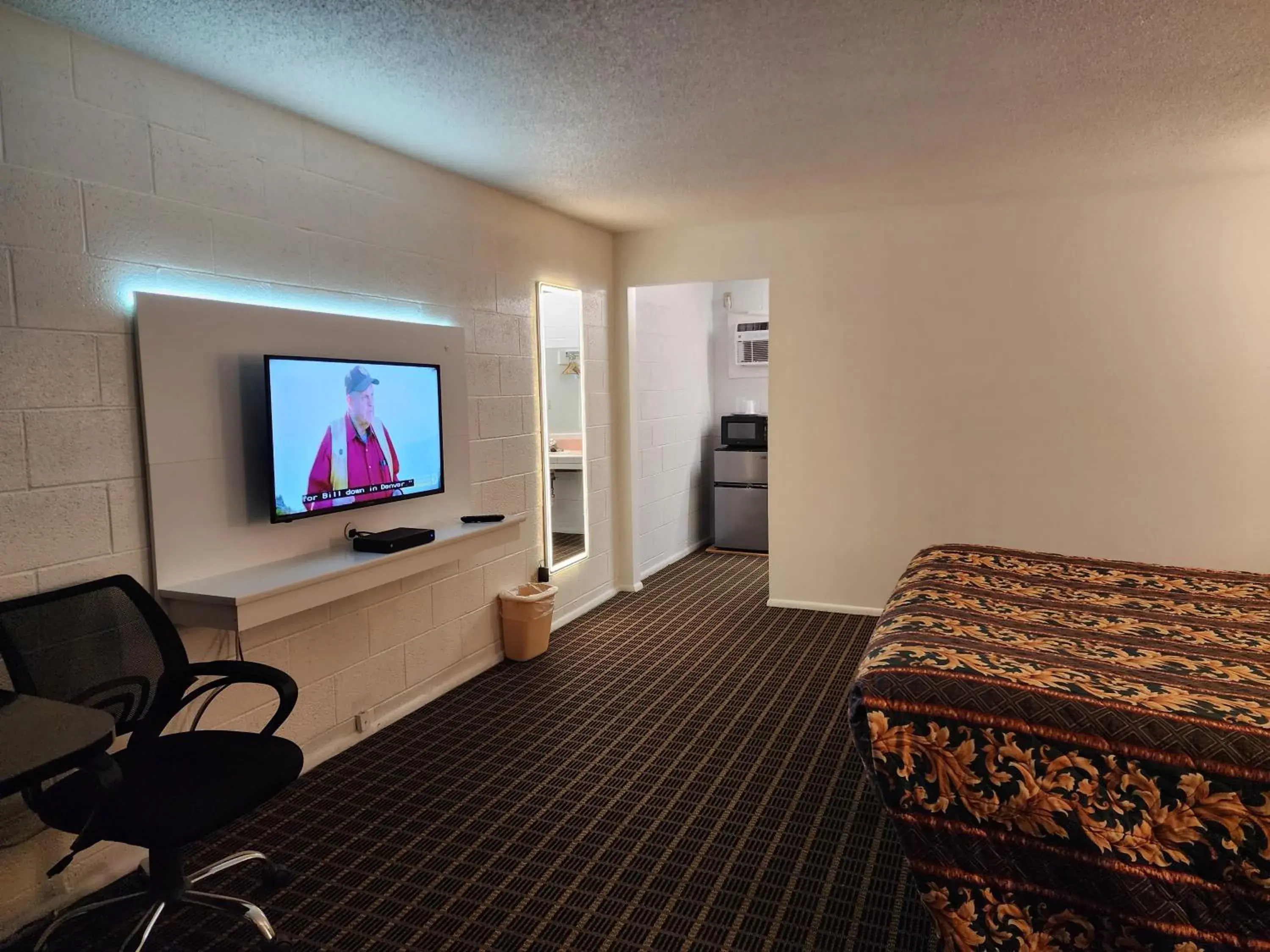 King Room in Holiday Lodge King Room in Holiday Lodge