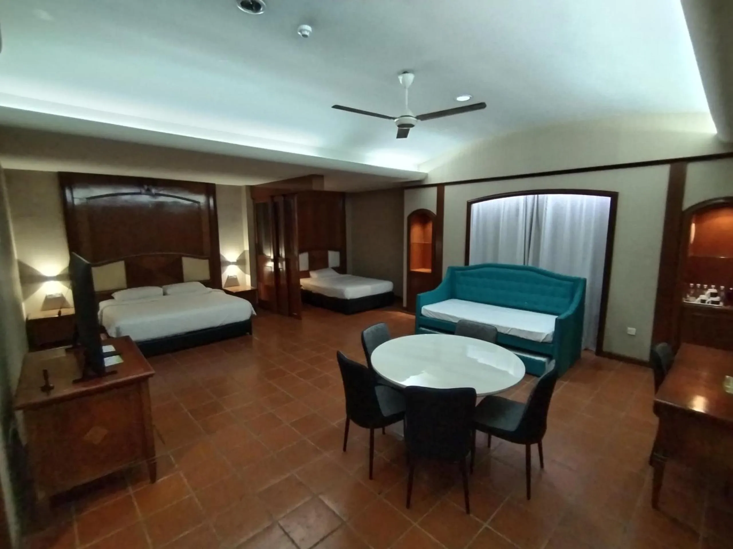 Photo of the whole room, Bed in Ponderosa Golf & Country Resort