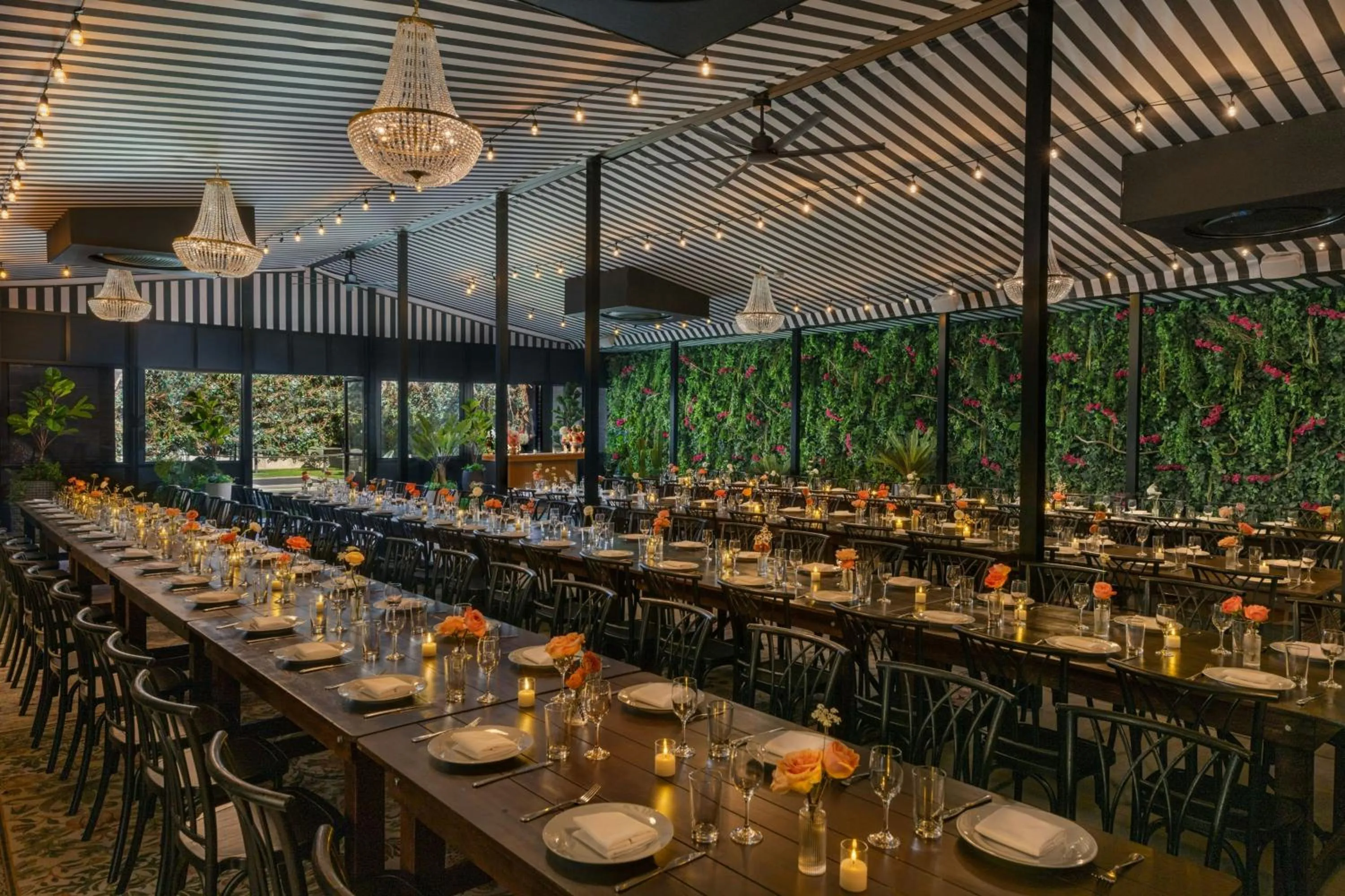 Lounge or bar in Moxy Brooklyn Williamsburg