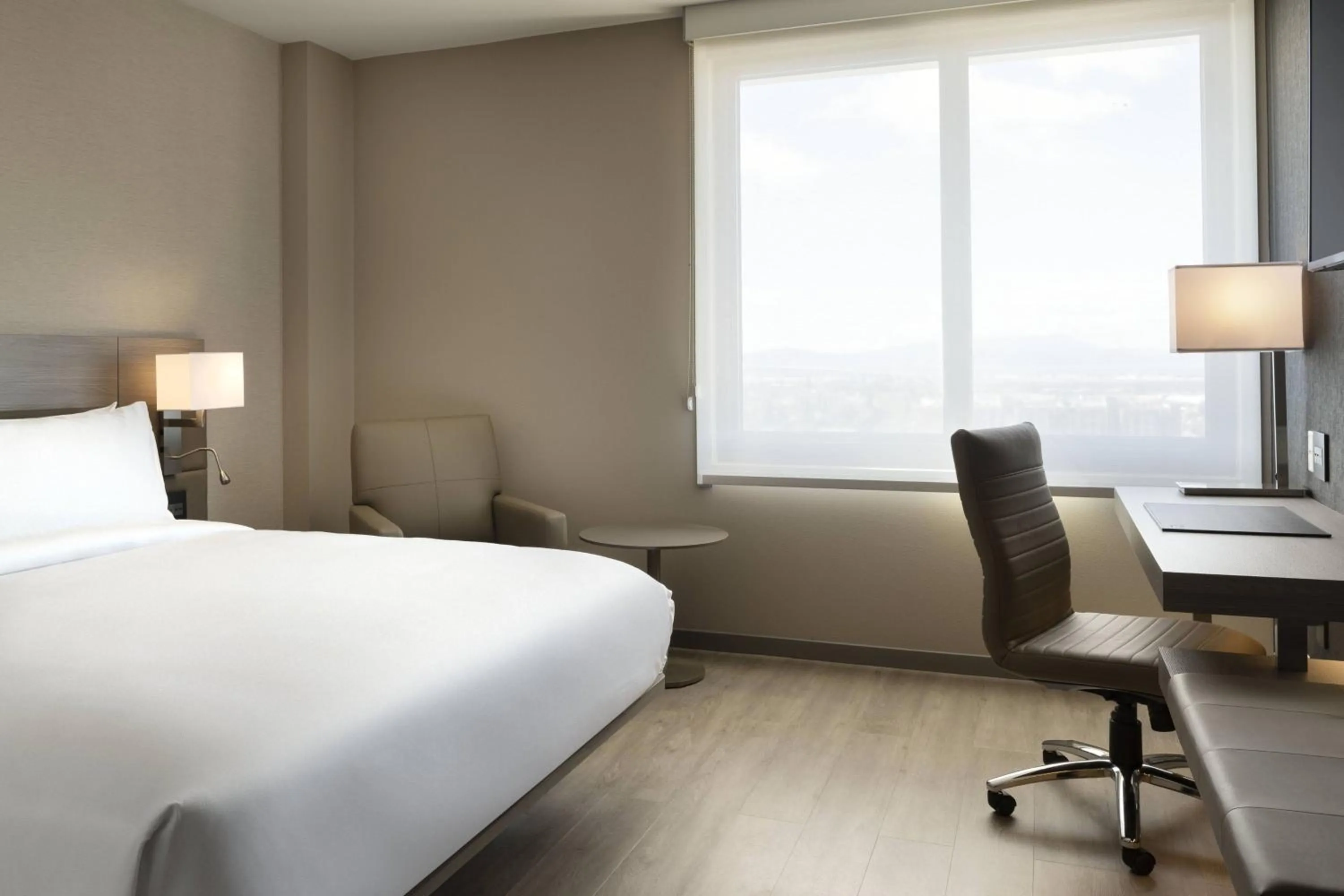 Photo of the whole room, Bed in AC Hotel by Marriott Oakland Downtown