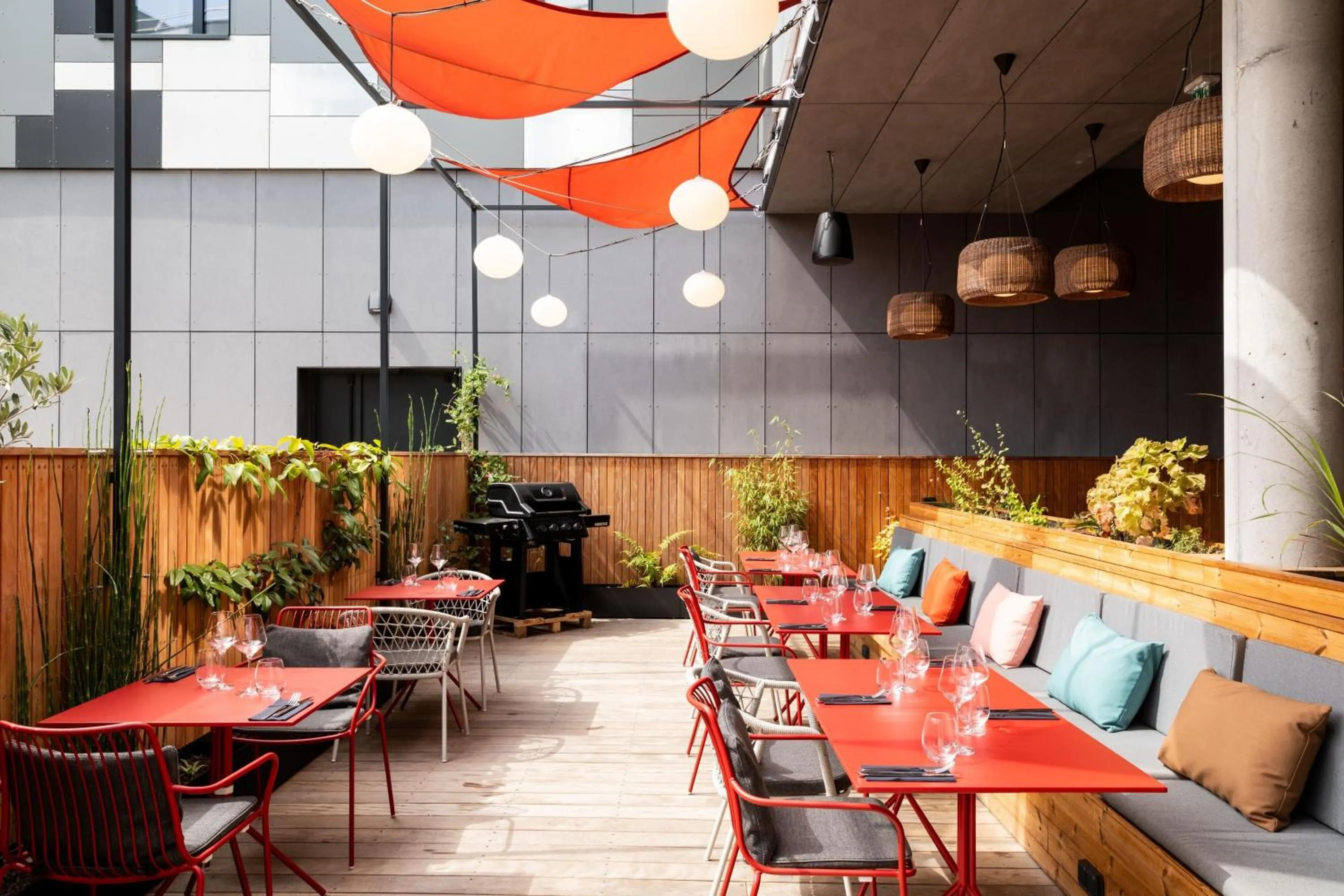 Restaurant/places to eat in Moxy Paris Val d'Europe