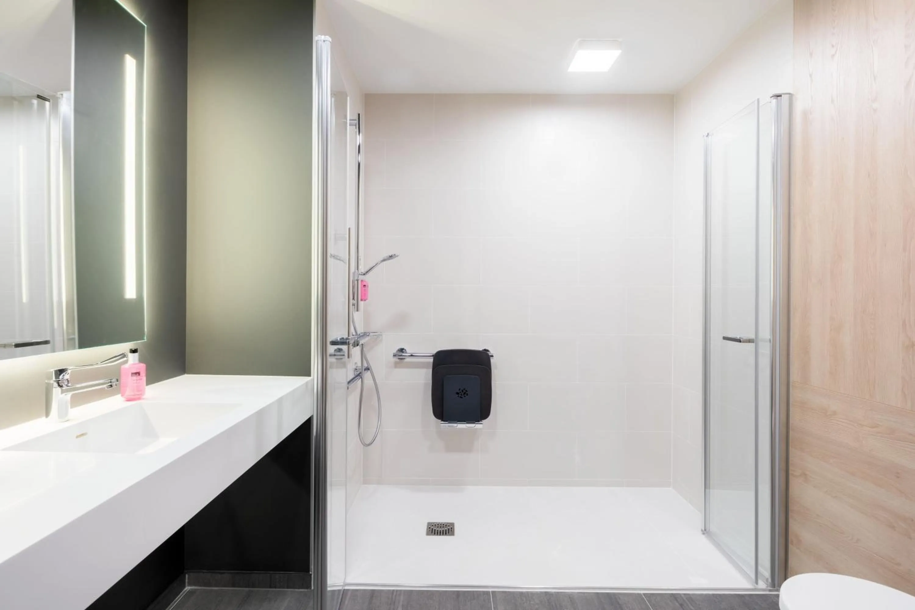 Bathroom in Moxy Paris Val d'Europe