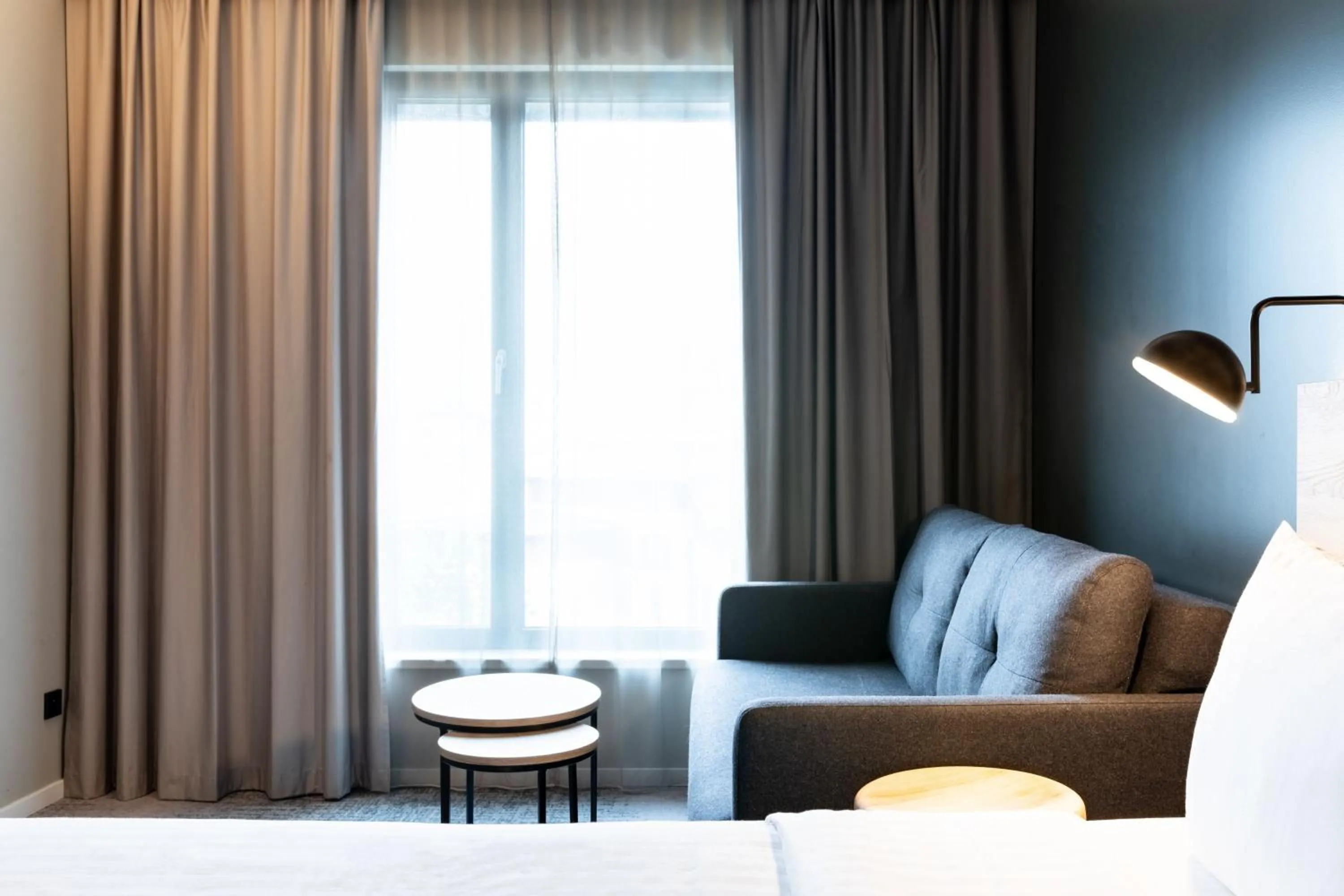 Photo of the whole room in Moxy Paris Val d'Europe