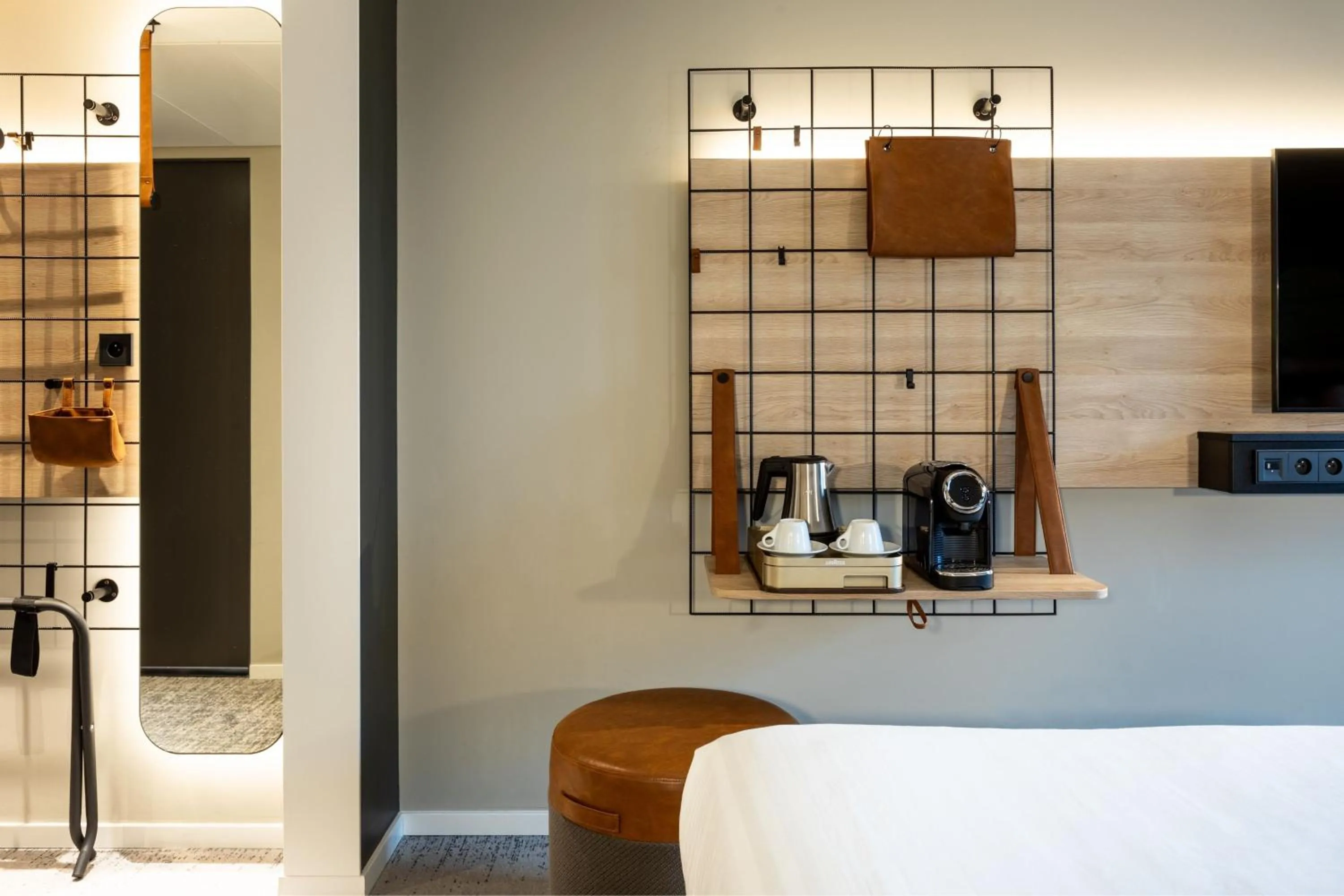 Photo of the whole room, Bed in Moxy Paris Val d'Europe