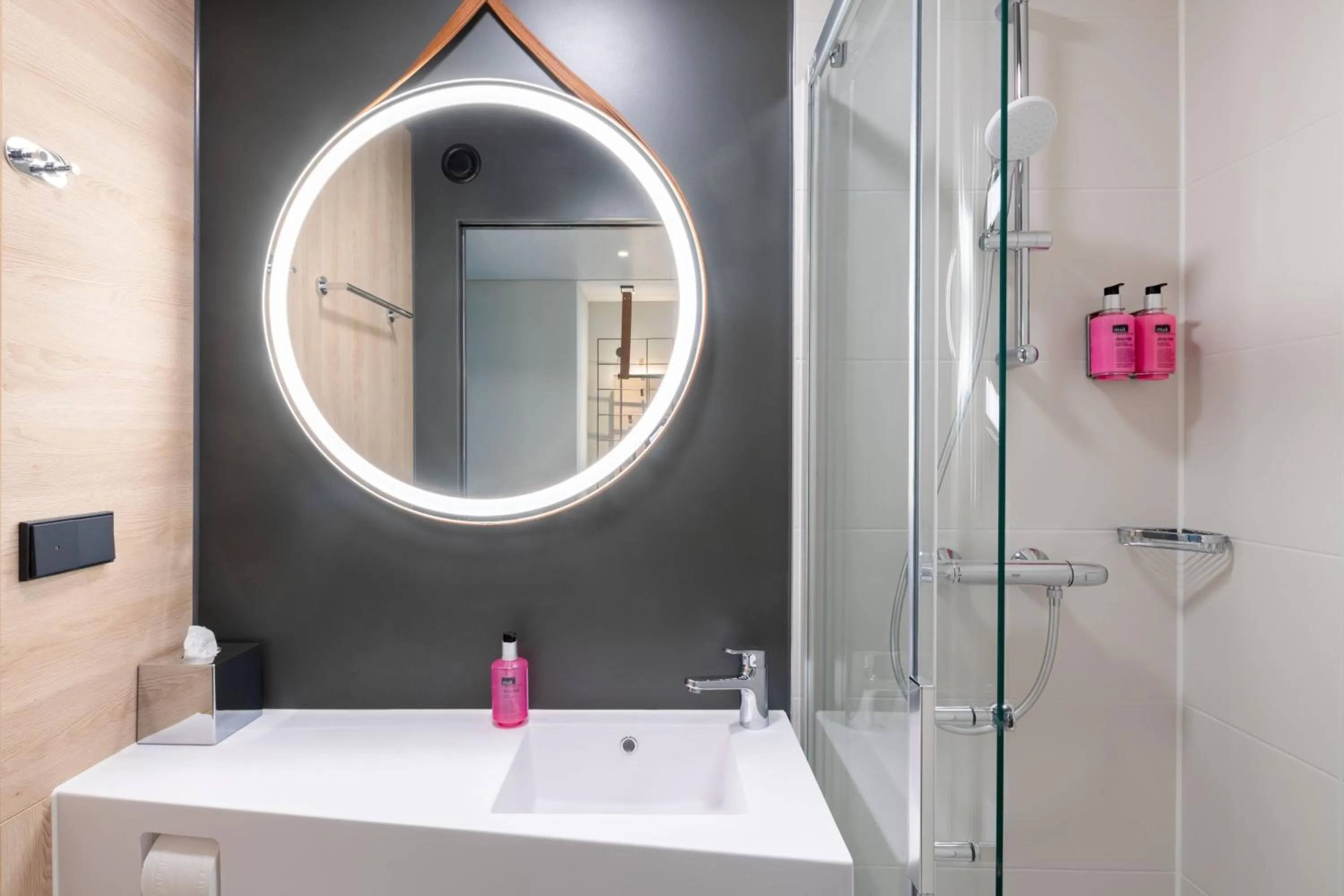 Bathroom in Moxy Paris Val d'Europe