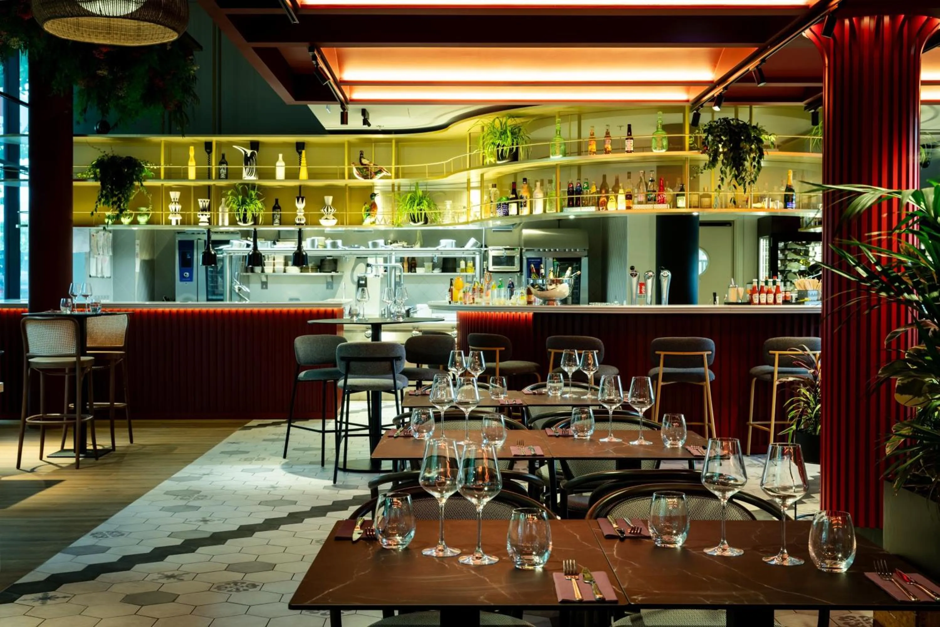 Restaurant/places to eat in Moxy Paris Val d'Europe