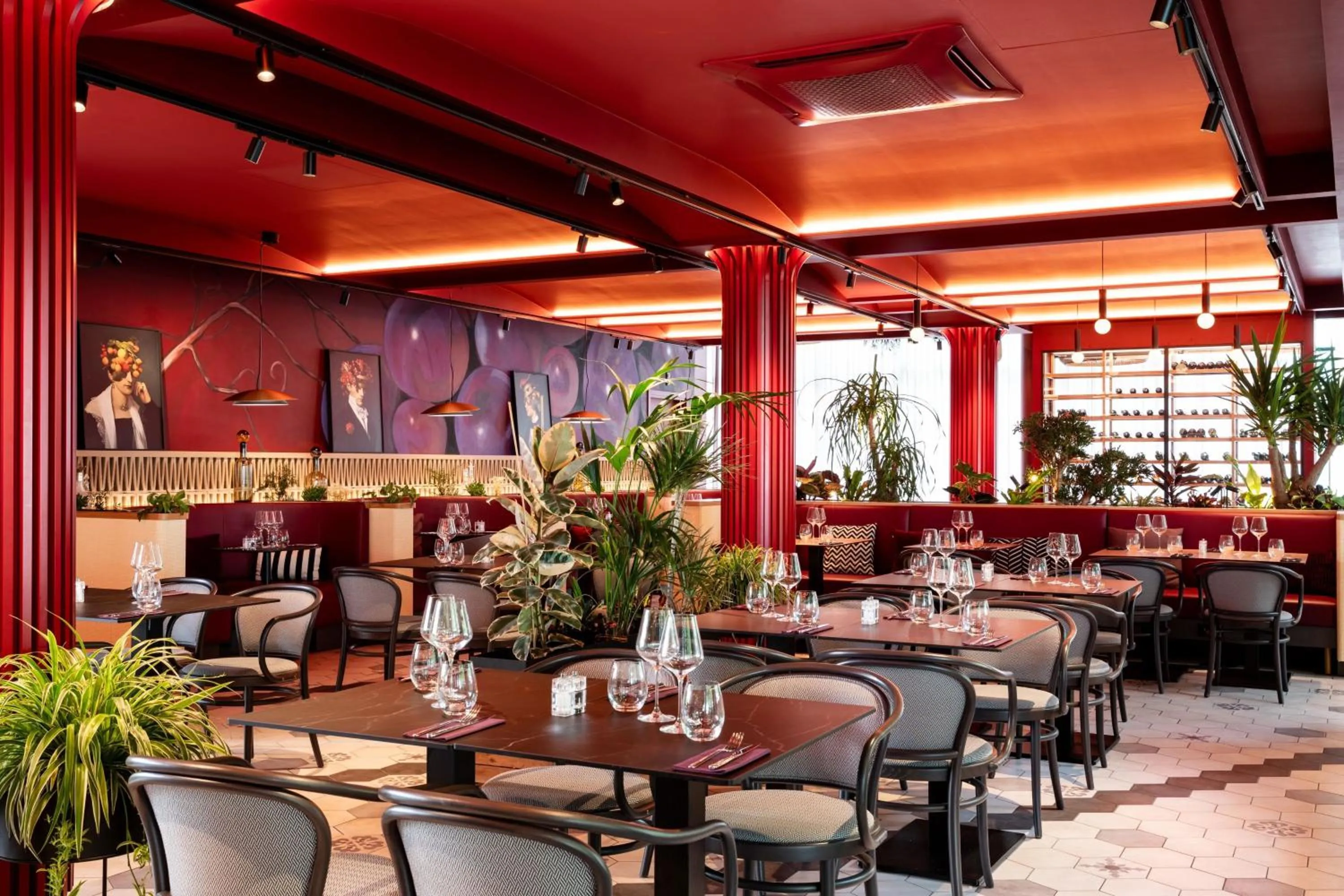 Restaurant/places to eat in Moxy Paris Val d'Europe
