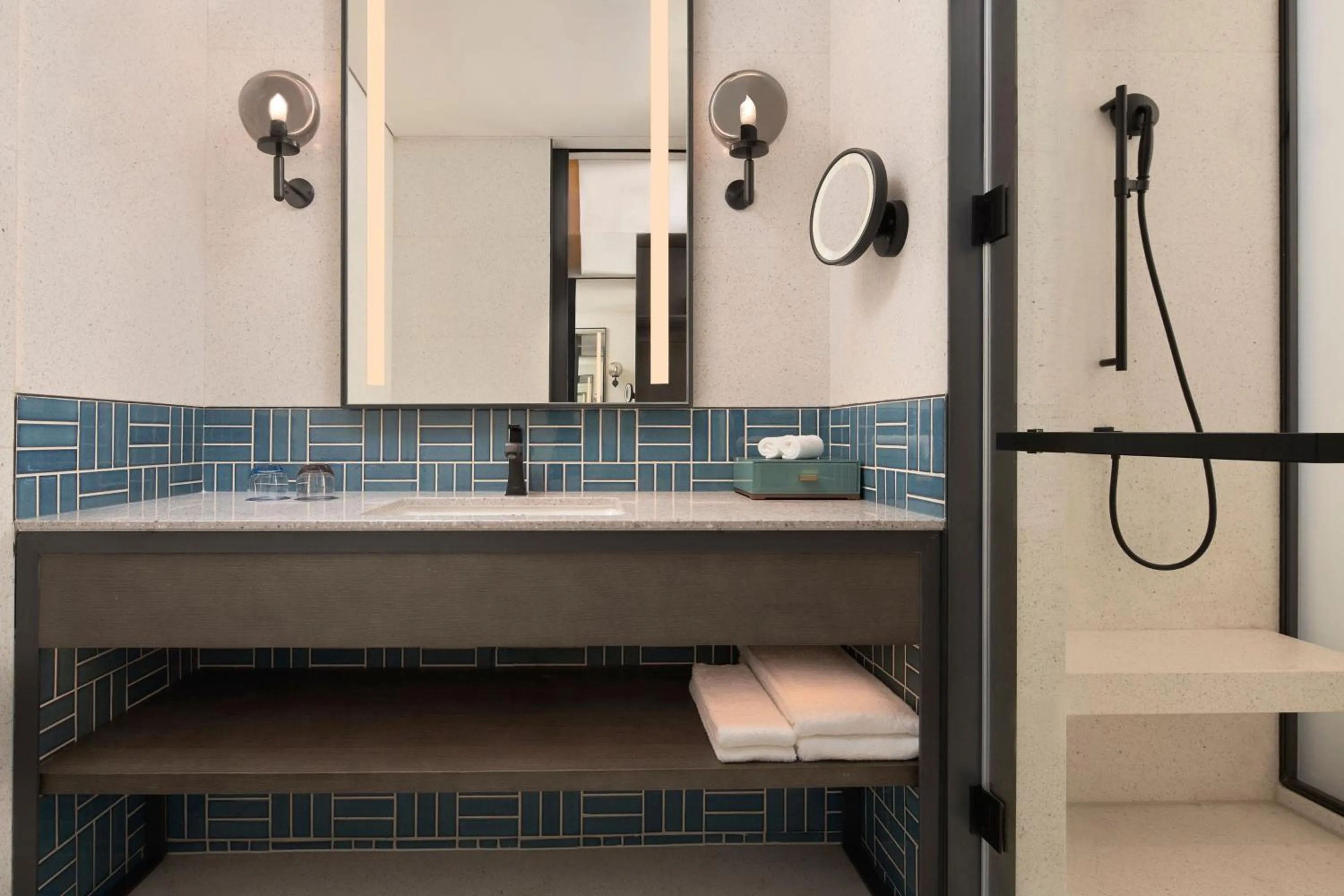 Bathroom in Four Points by Sheraton Tianjin National Convention and Exhibition Center