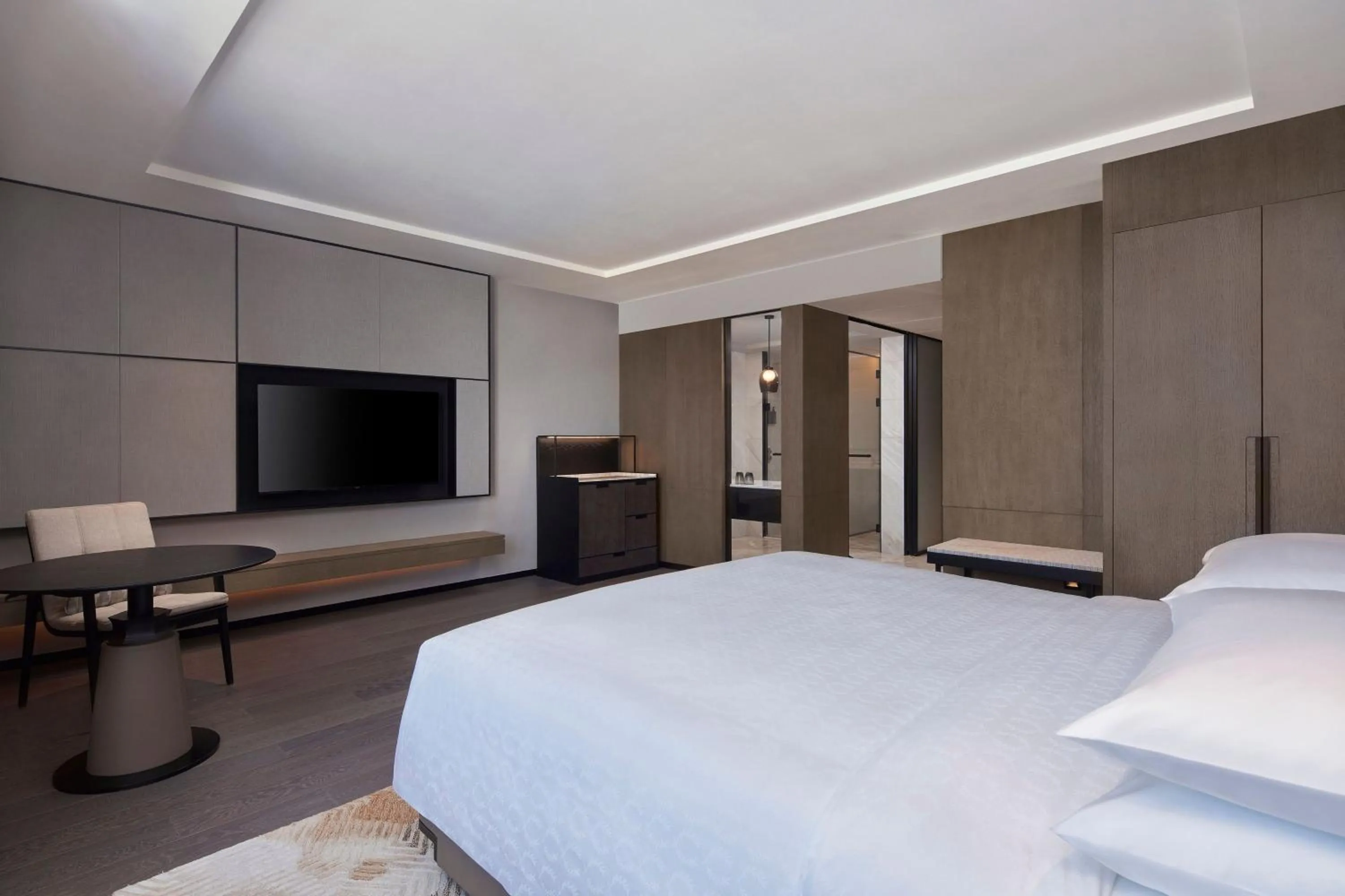 Photo of the whole room, Bed in Sheraton Xi'an South