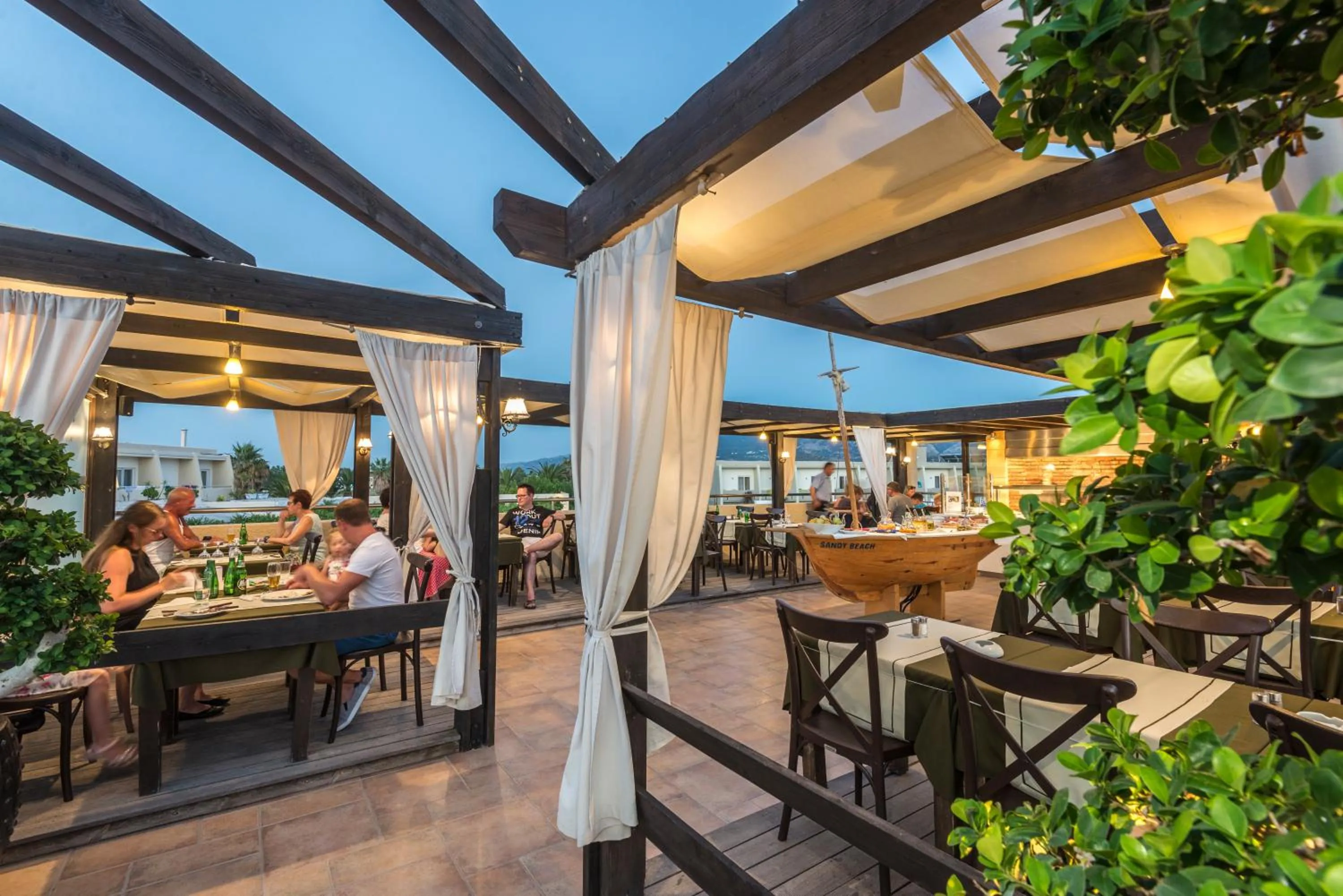 Restaurant/places to eat in SANDY BEACH