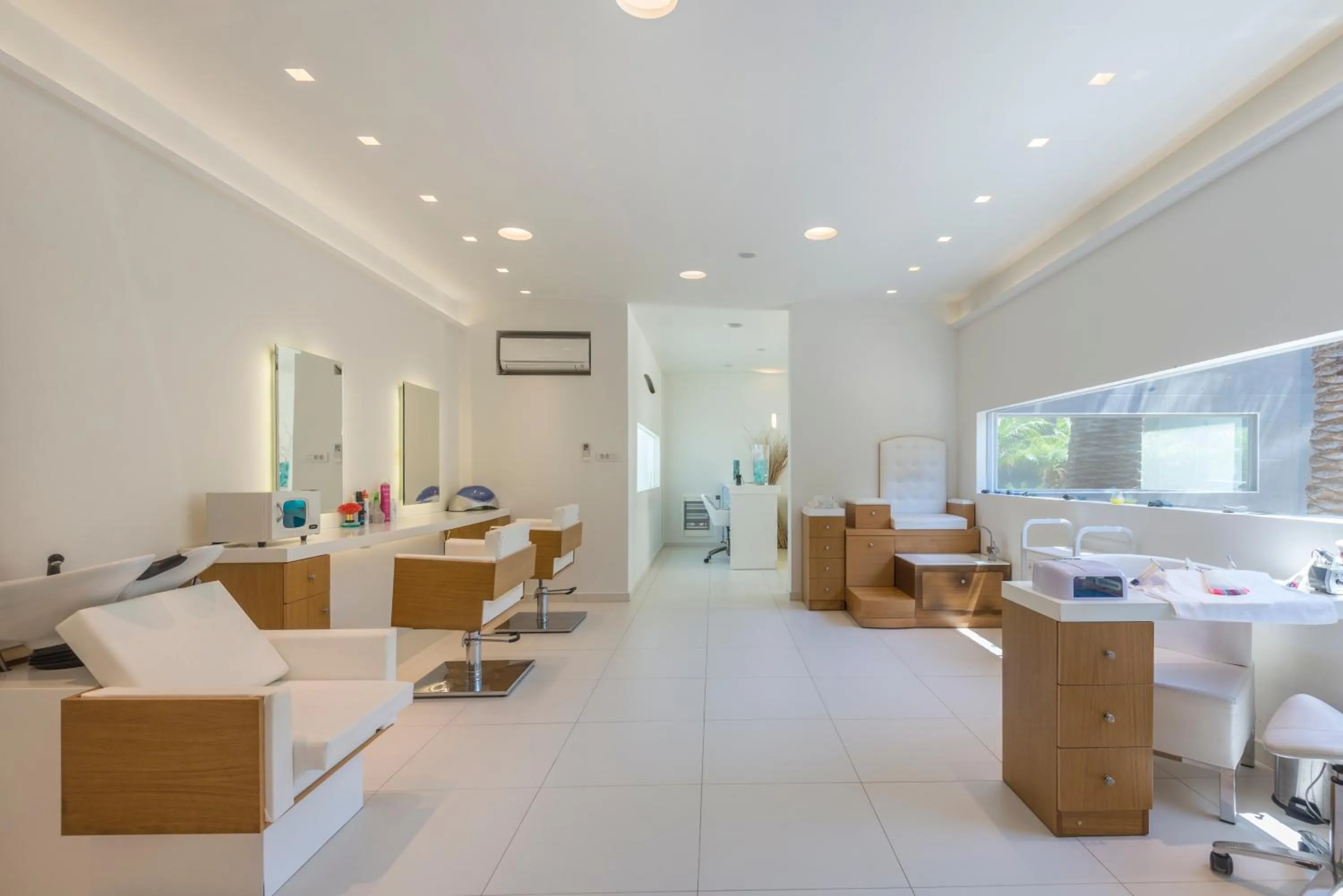 Spa and wellness centre/facilities in SANDY BEACH