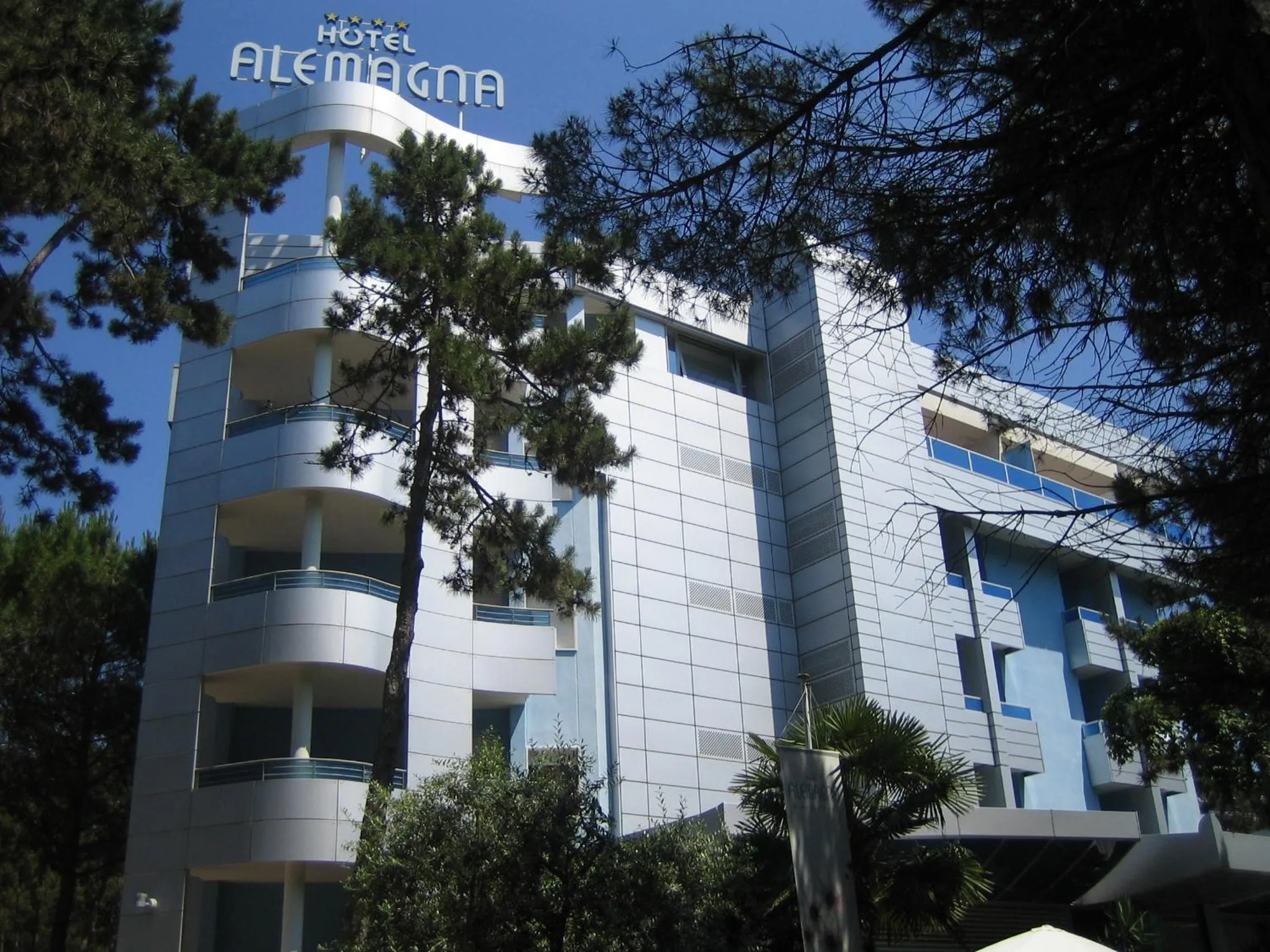 Property building in Hotel Alemagna Bed&Breakfast Bibione Lido del Sole