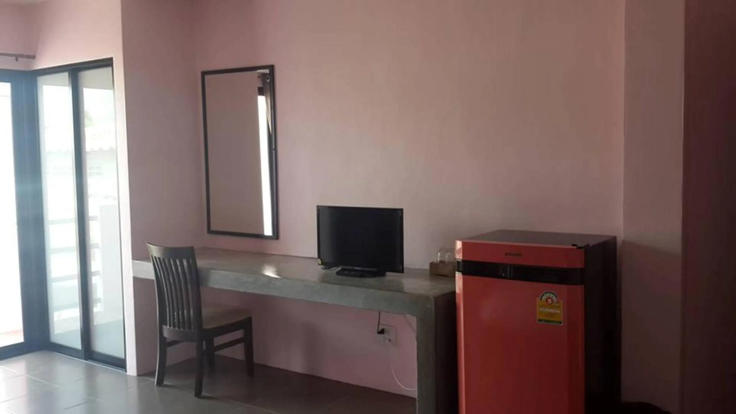 Photo of the whole room in Nalin Place