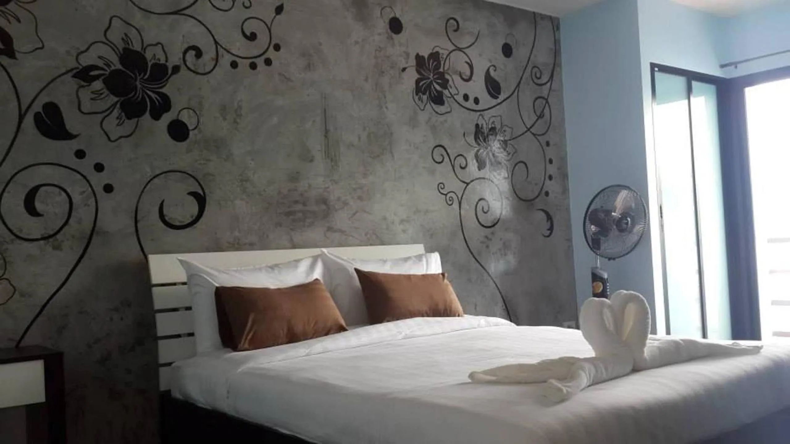 Photo of the whole room, Bed in Nalin Place