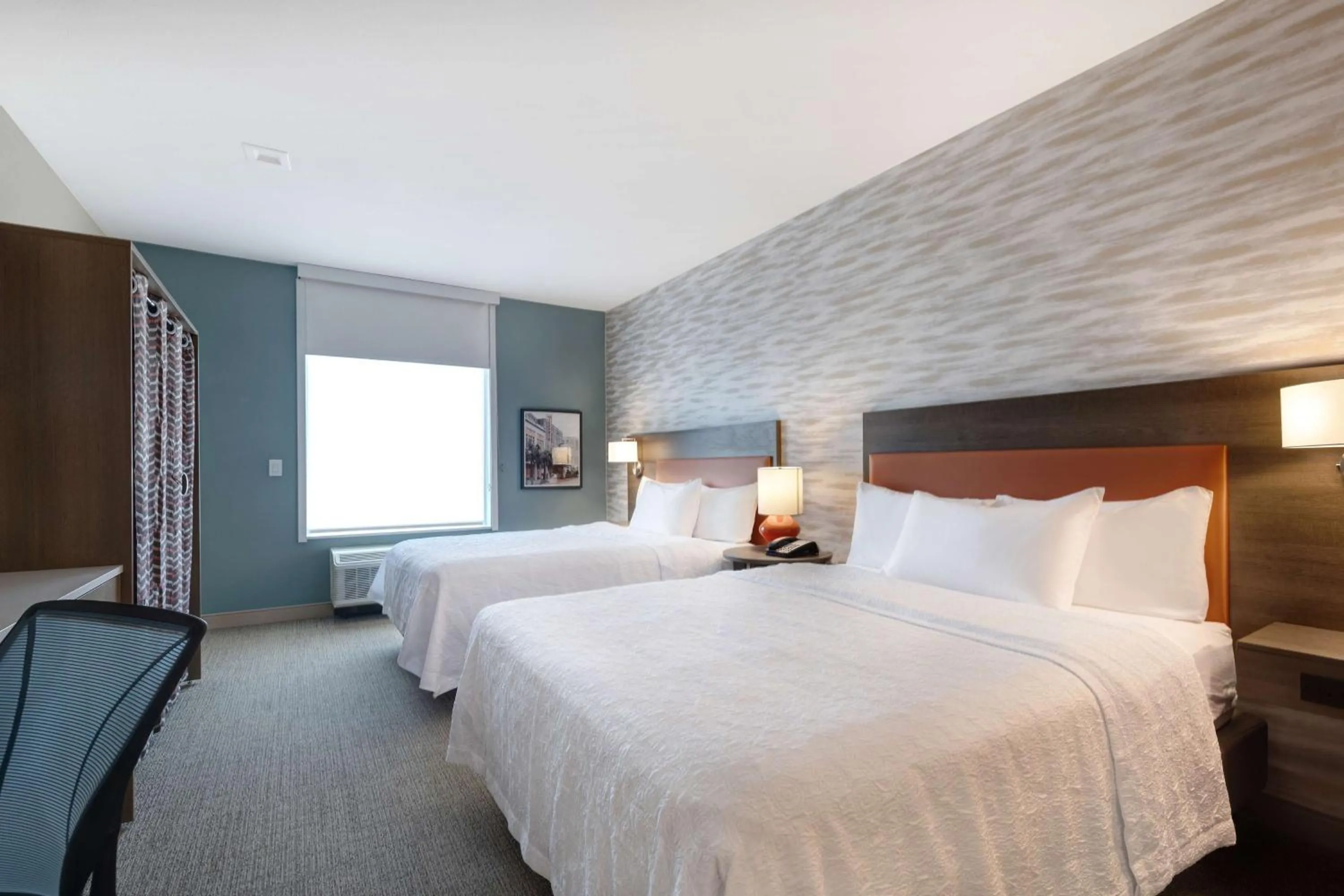 Bed in Home2 Suites Galveston, Tx