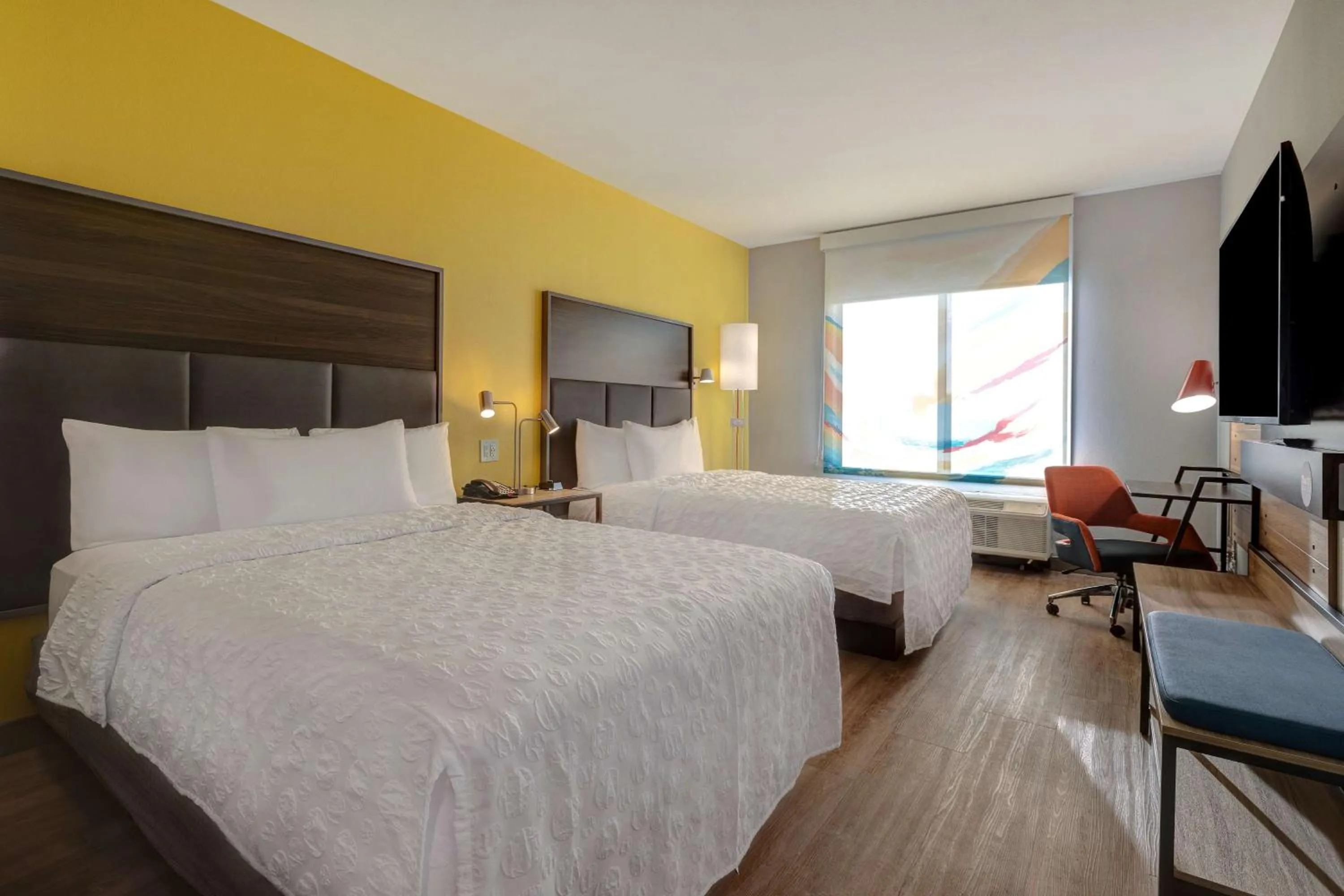 Bedroom, Bed in Tru By Hilton Galveston, Tx