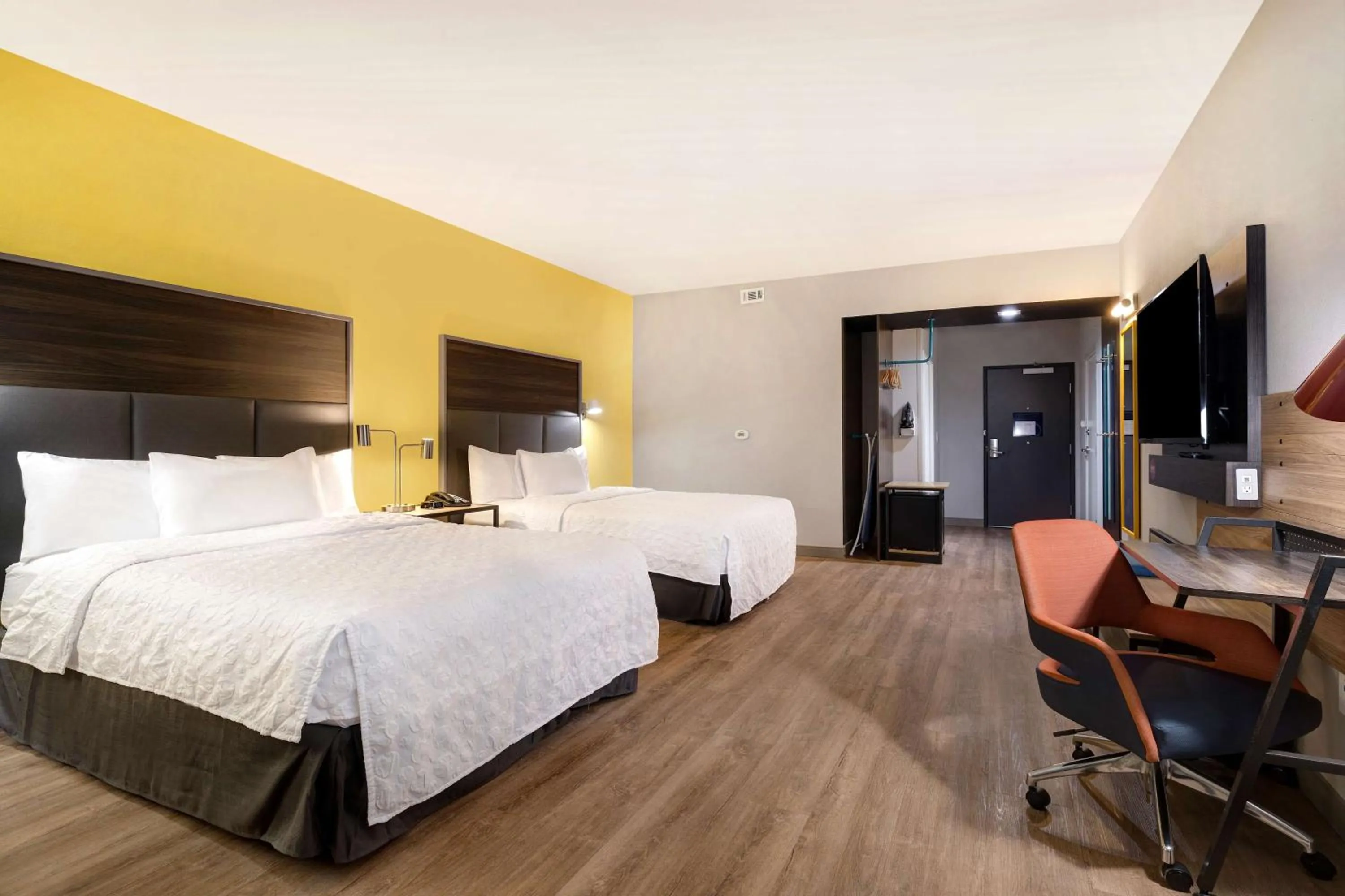 Bedroom, Bed in Tru By Hilton Galveston, Tx