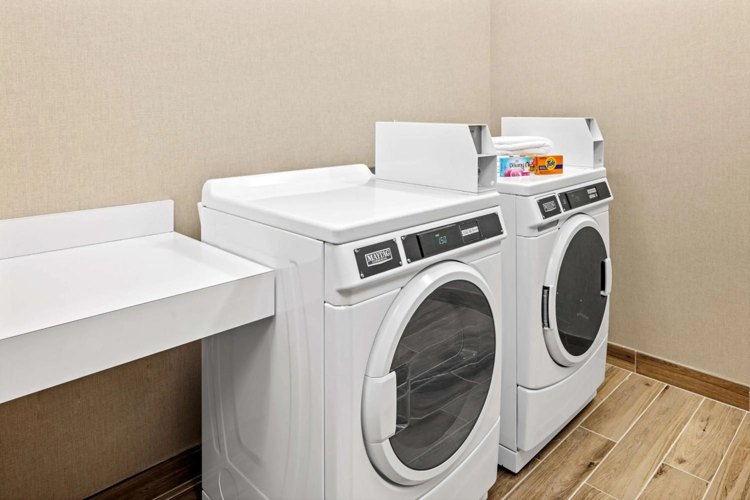 Property building in Hampton Inn & Suites Cincinnati West, Oh