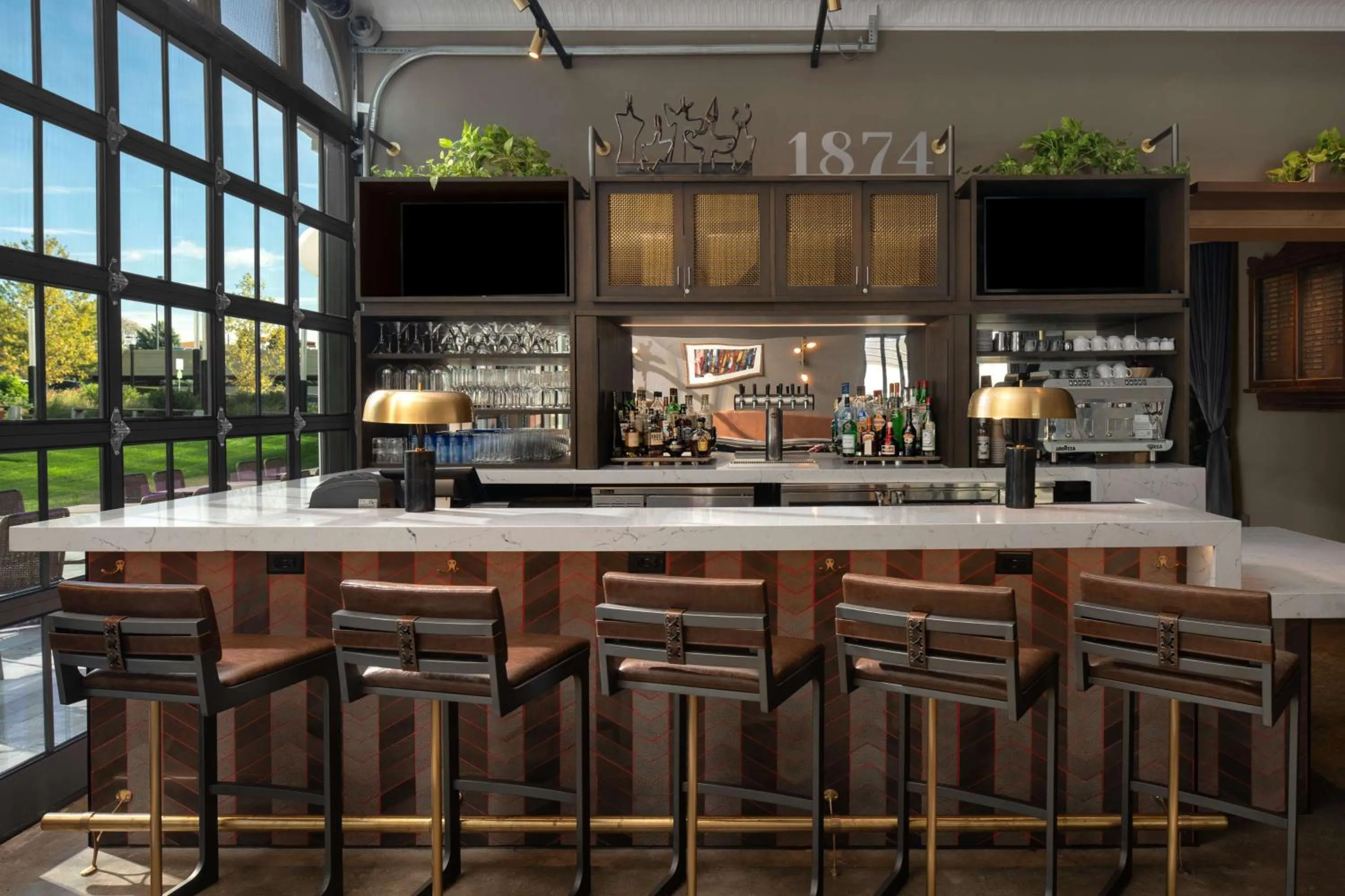 Lounge or bar in Hotel West & Main Conshohocken, Tapestry Collection Hilton