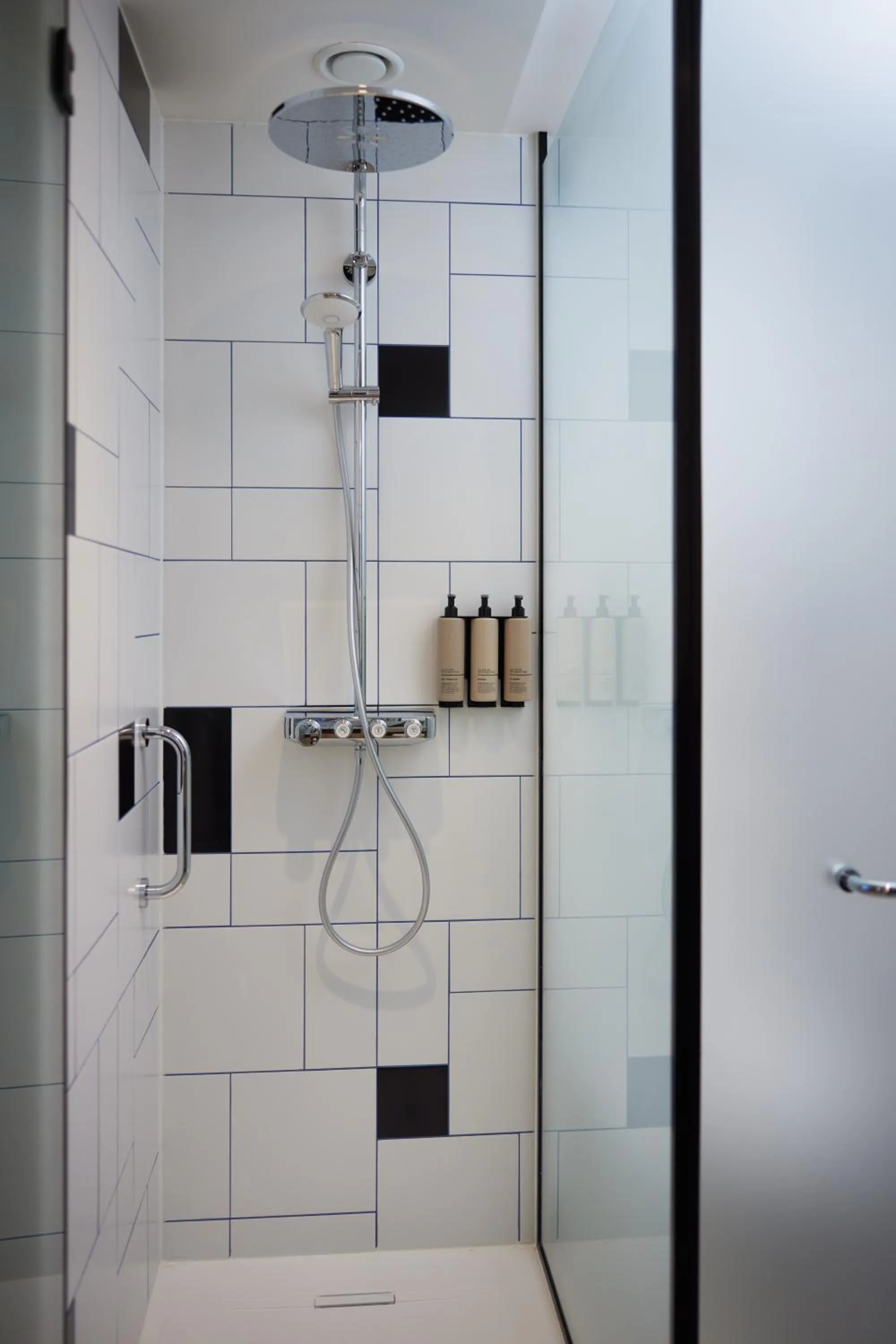 Shower in Motto By Hilton Rotterdam Blaak