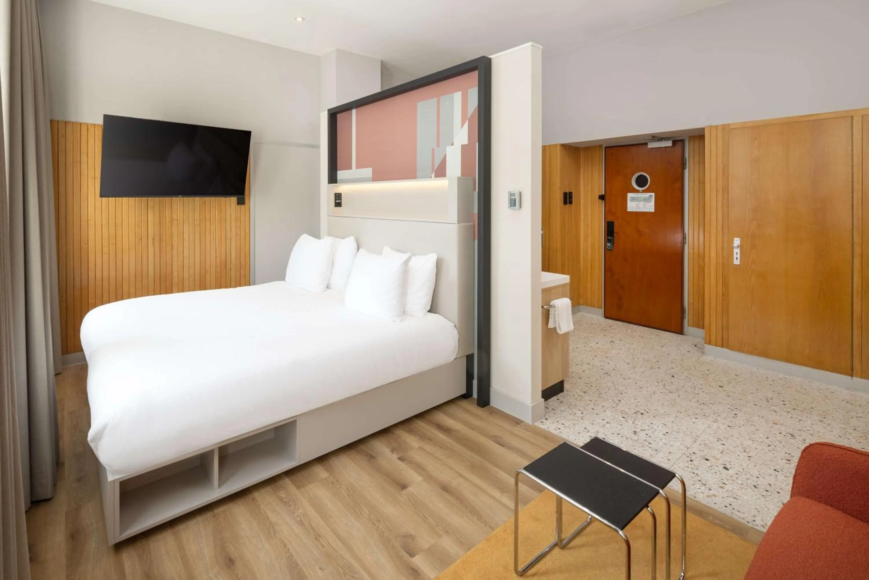 Photo of the whole room, Bed in Motto By Hilton Rotterdam Blaak