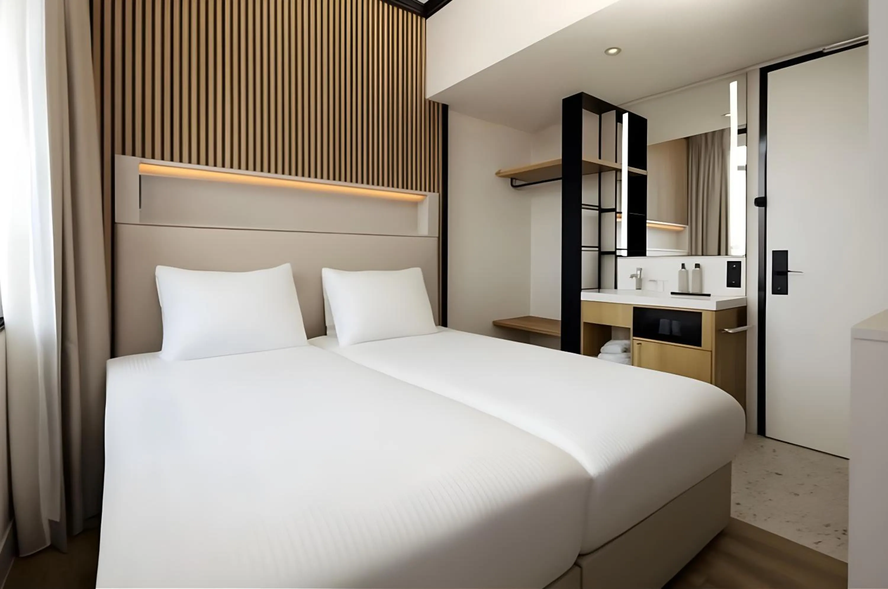 Bedroom, Bed in Motto By Hilton Rotterdam Blaak