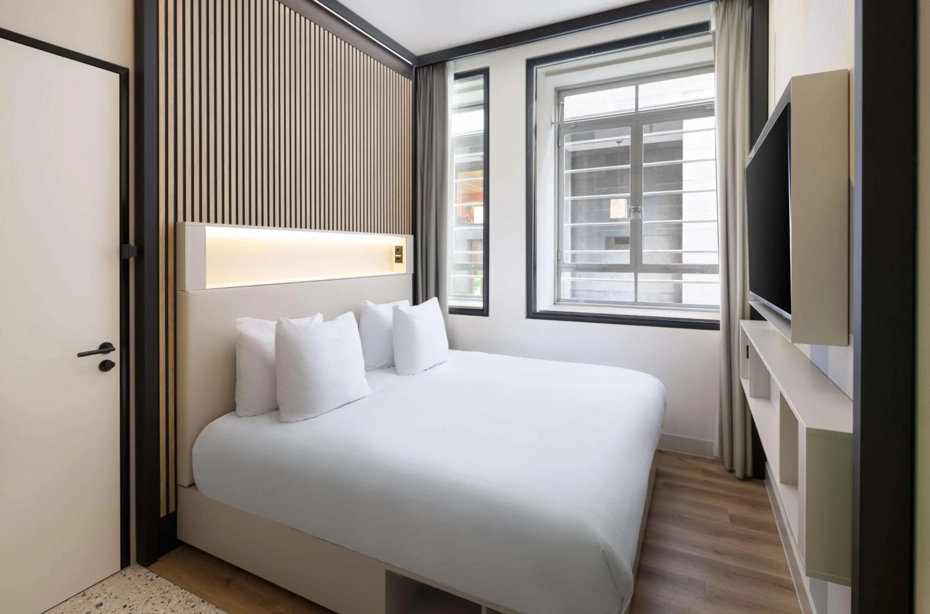 Bed in Motto By Hilton Rotterdam Blaak