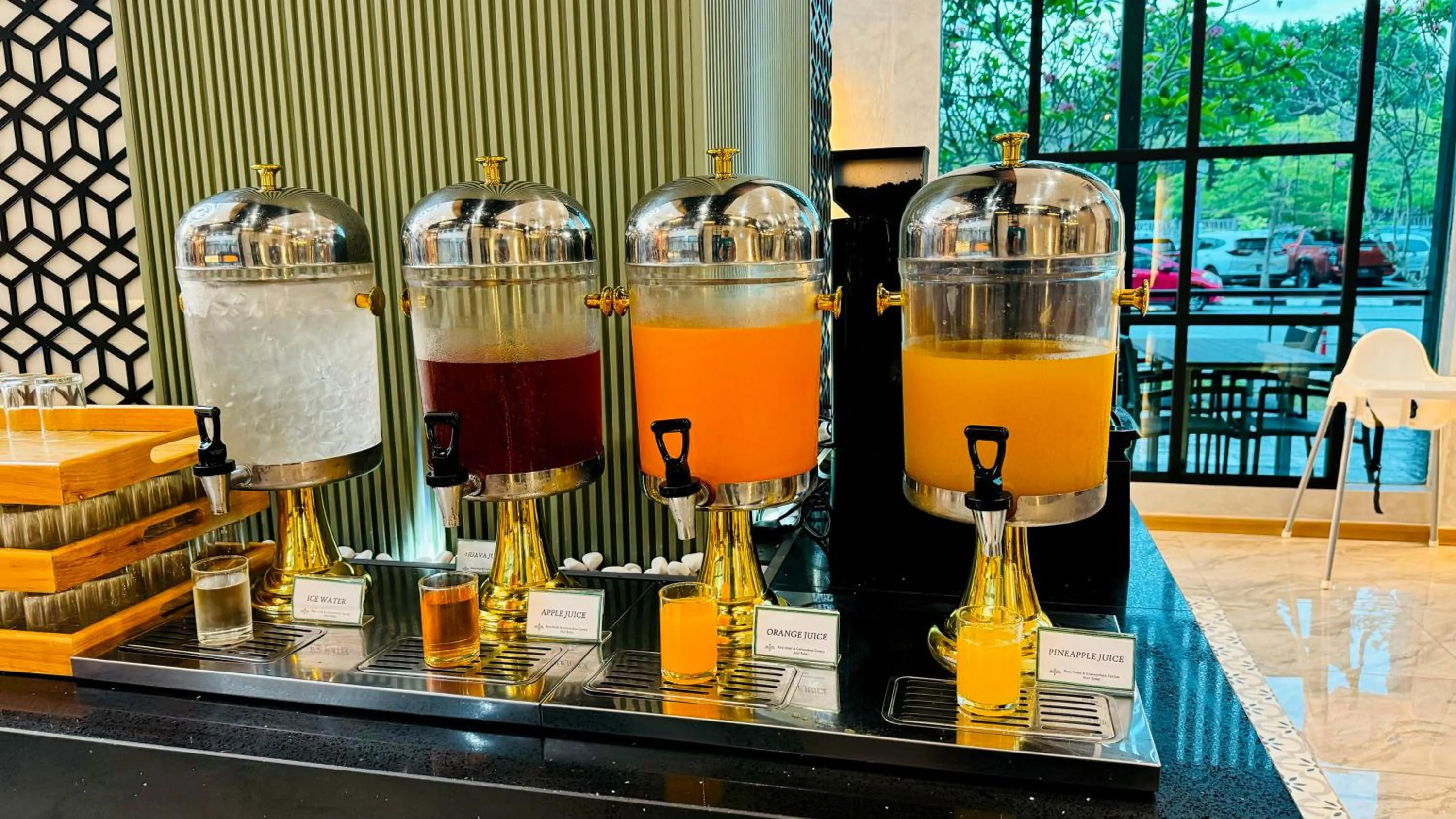 Restaurant/places to eat in Raia Hotel & Convention Centre Alor Setar