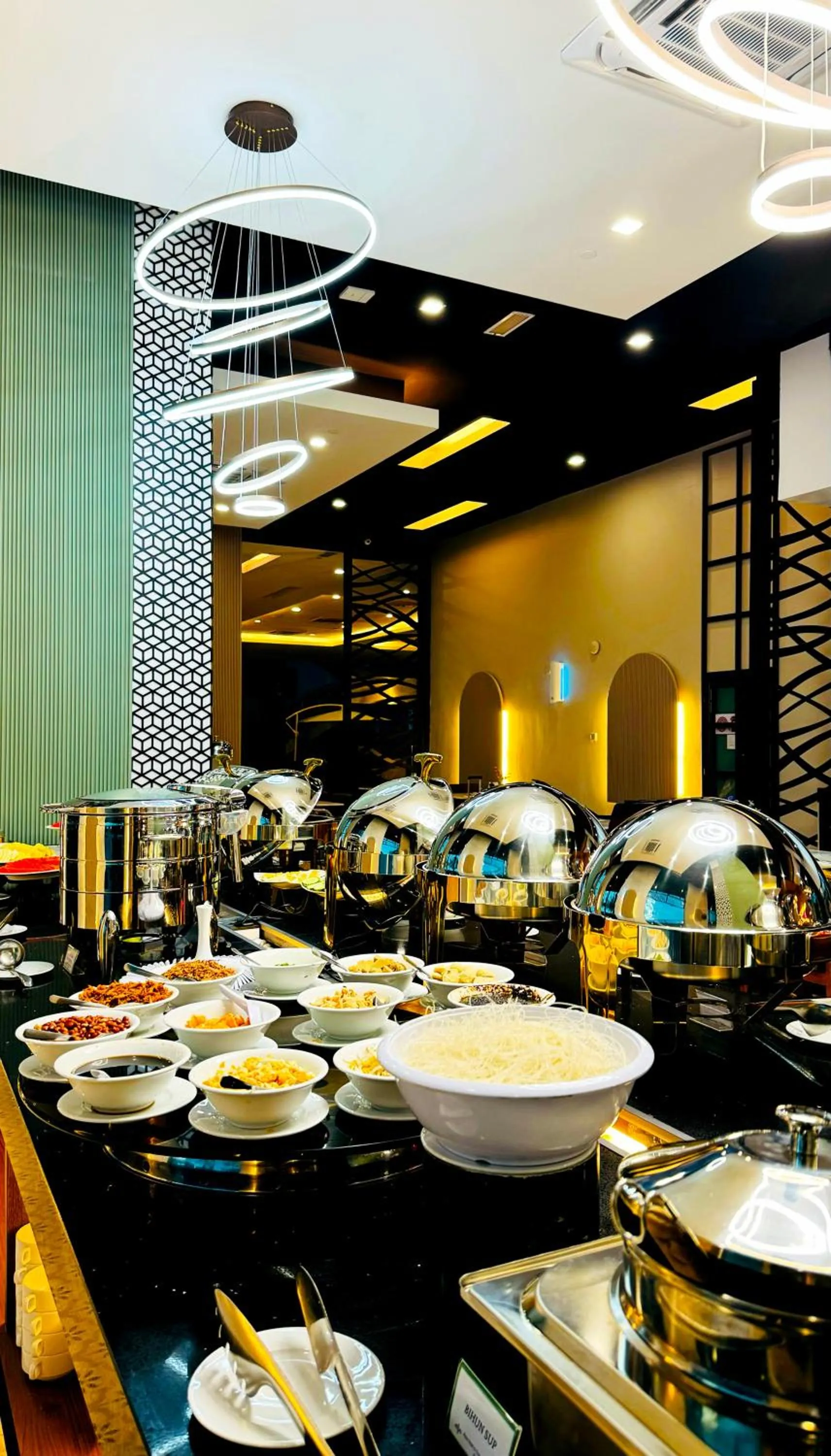 Restaurant/places to eat in Raia Hotel & Convention Centre Alor Setar