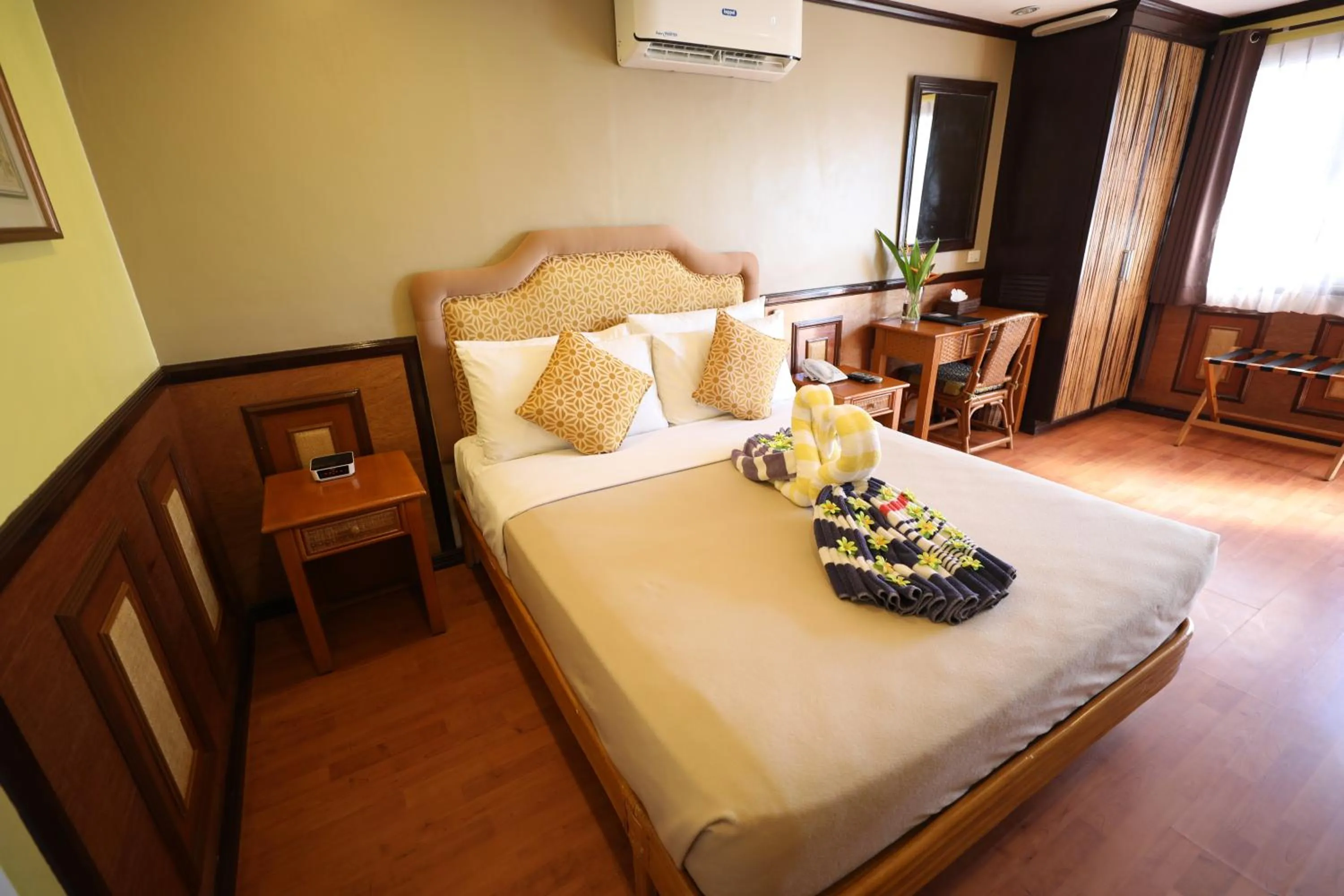 Bedroom, Bed in Red Coco Inn de Boracay